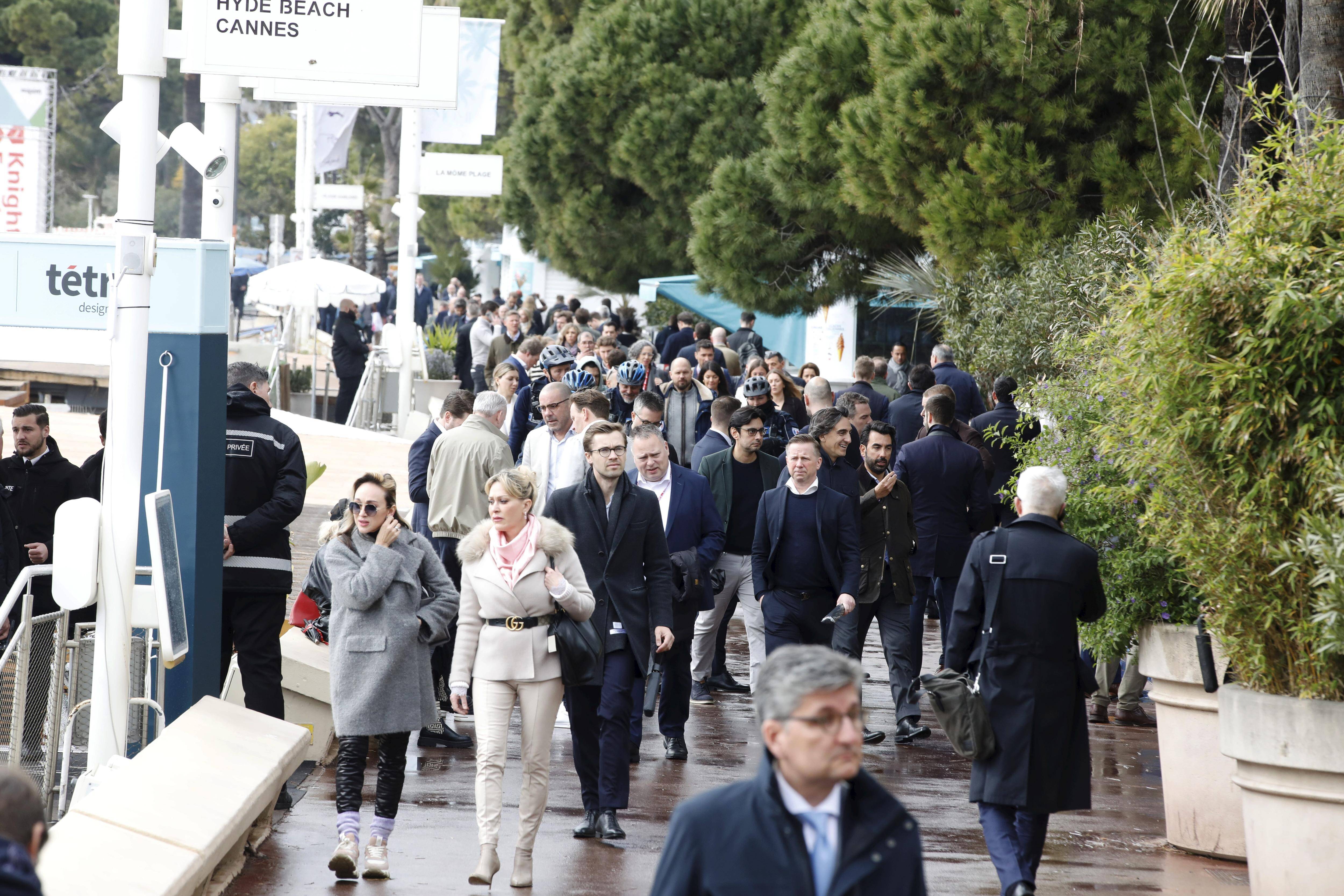Un chauffeur renverse un piéton cette nuit sur la Croisette à Cannes sans s'arrêter, une enquête ouverte