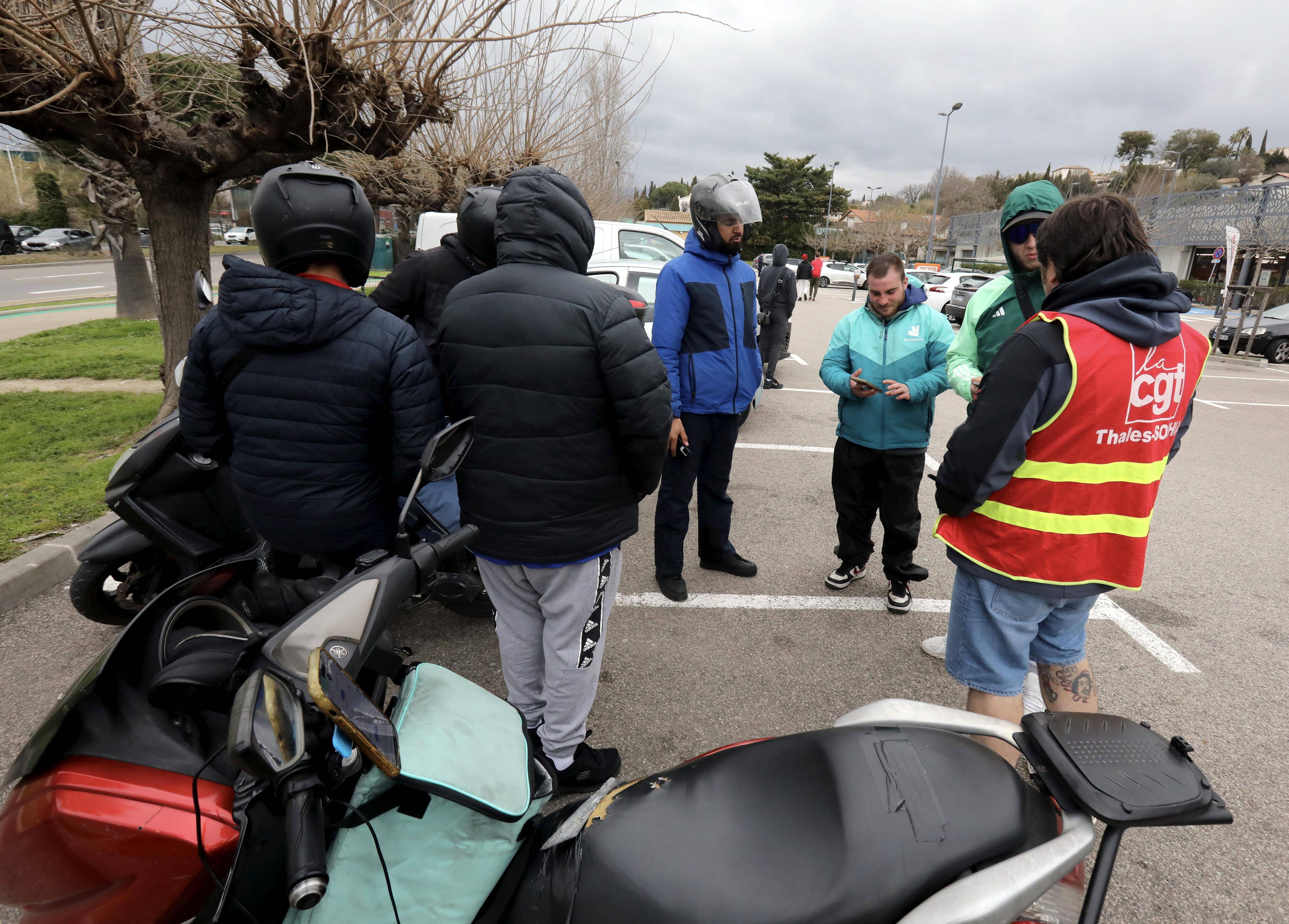 Deliveroo, Uber Eats: les livreurs en colère contre les plateformes