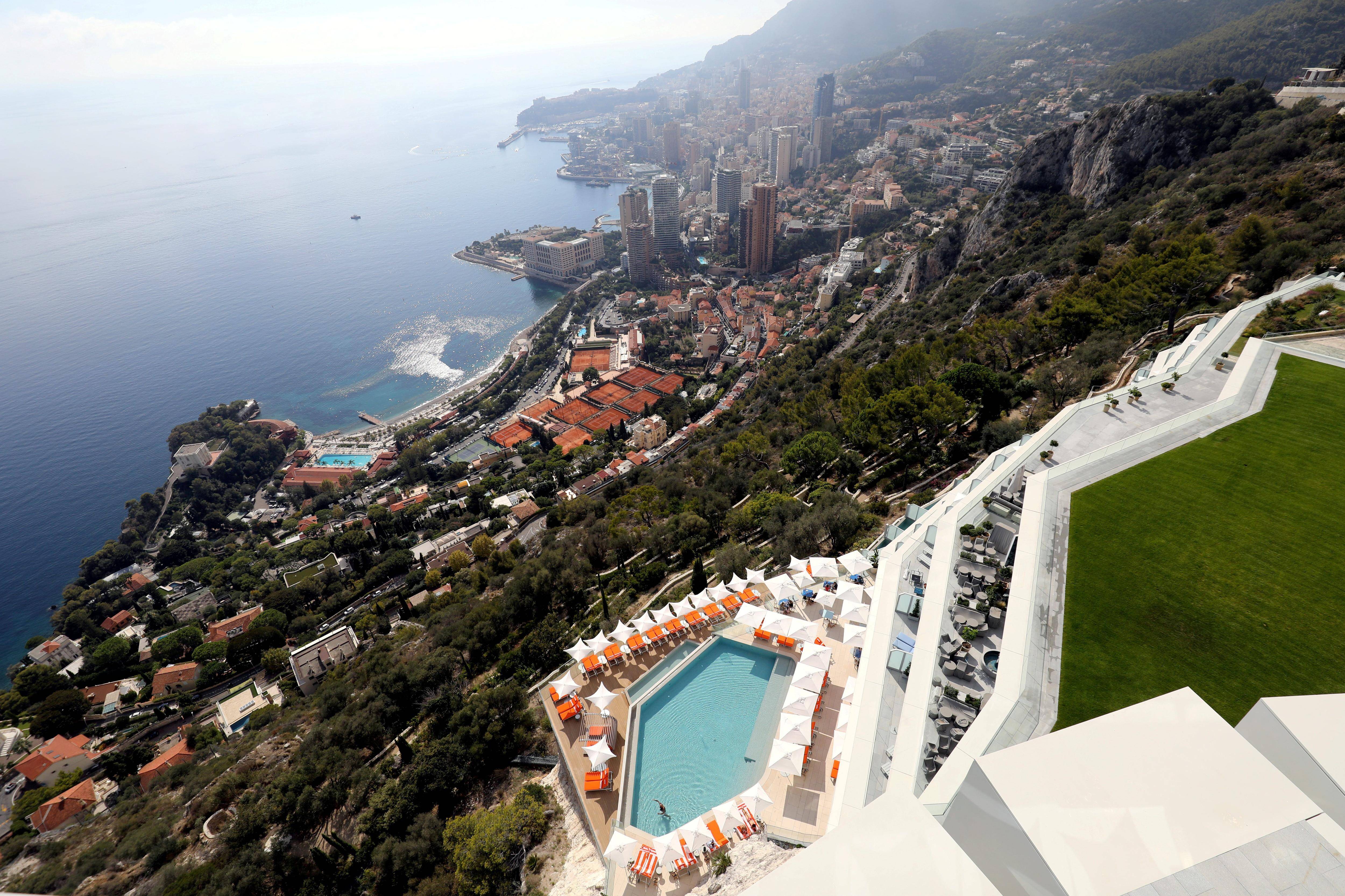 Un ancien émir du Qatar, des accusations d'extorsion... Le grand déballage au procès du Maybourne Riviera