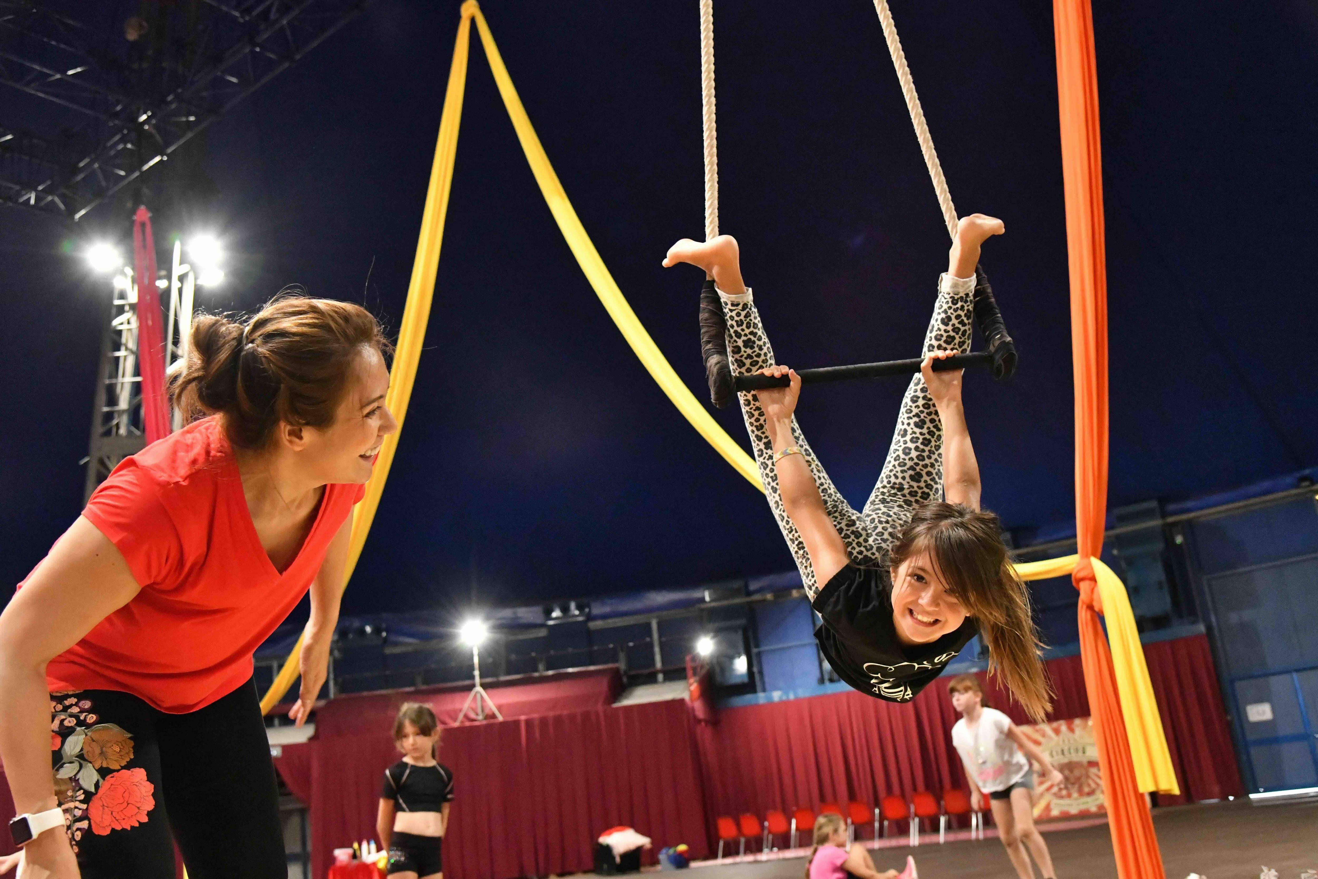 Stages de cirque pour tous les âges cet été à Monaco: l'offre s'étend aux arts aériens