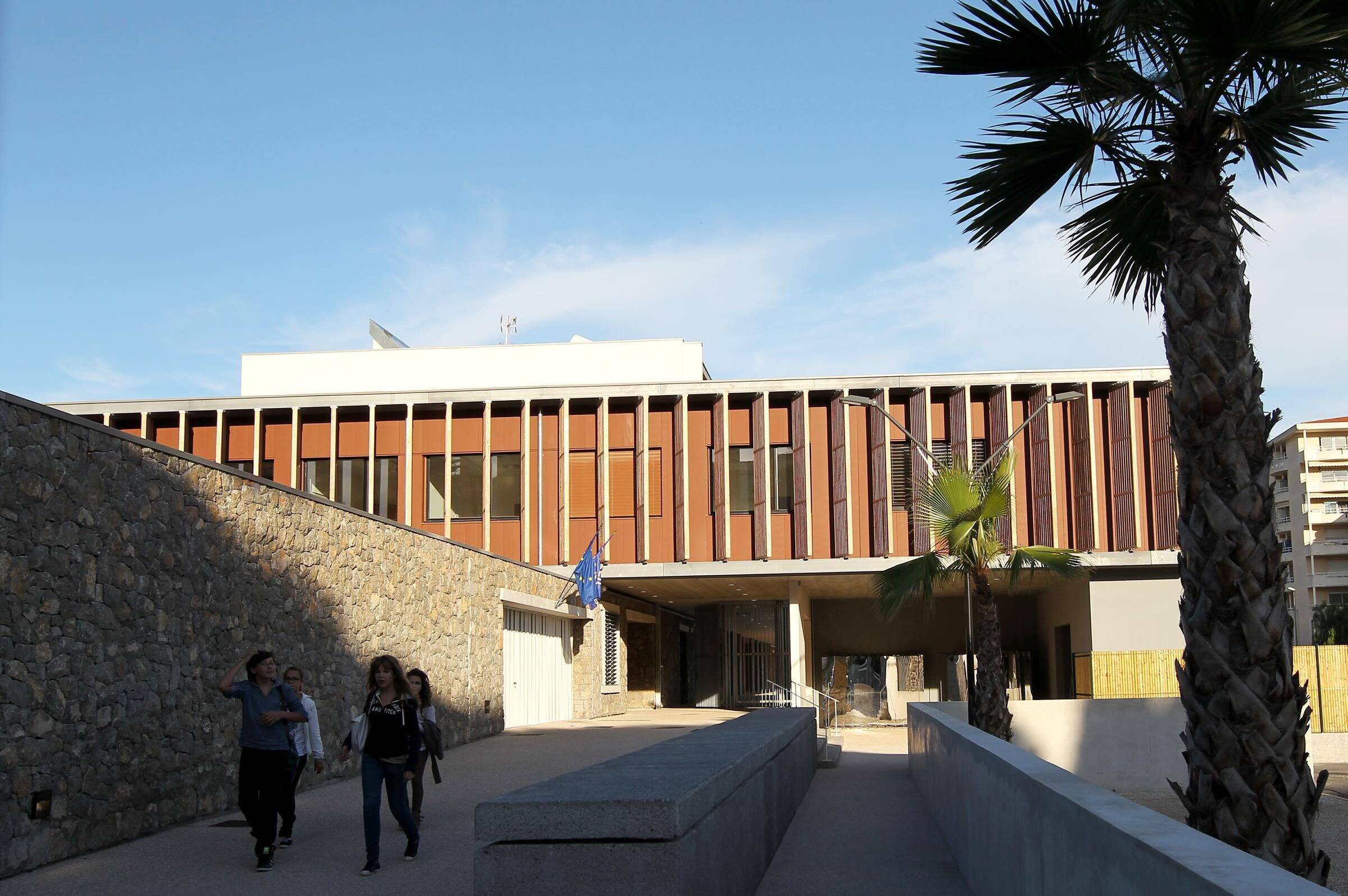 Qui est Camille, l'adolescente mortellement percutée par un train en gare de Golfe-Juan?