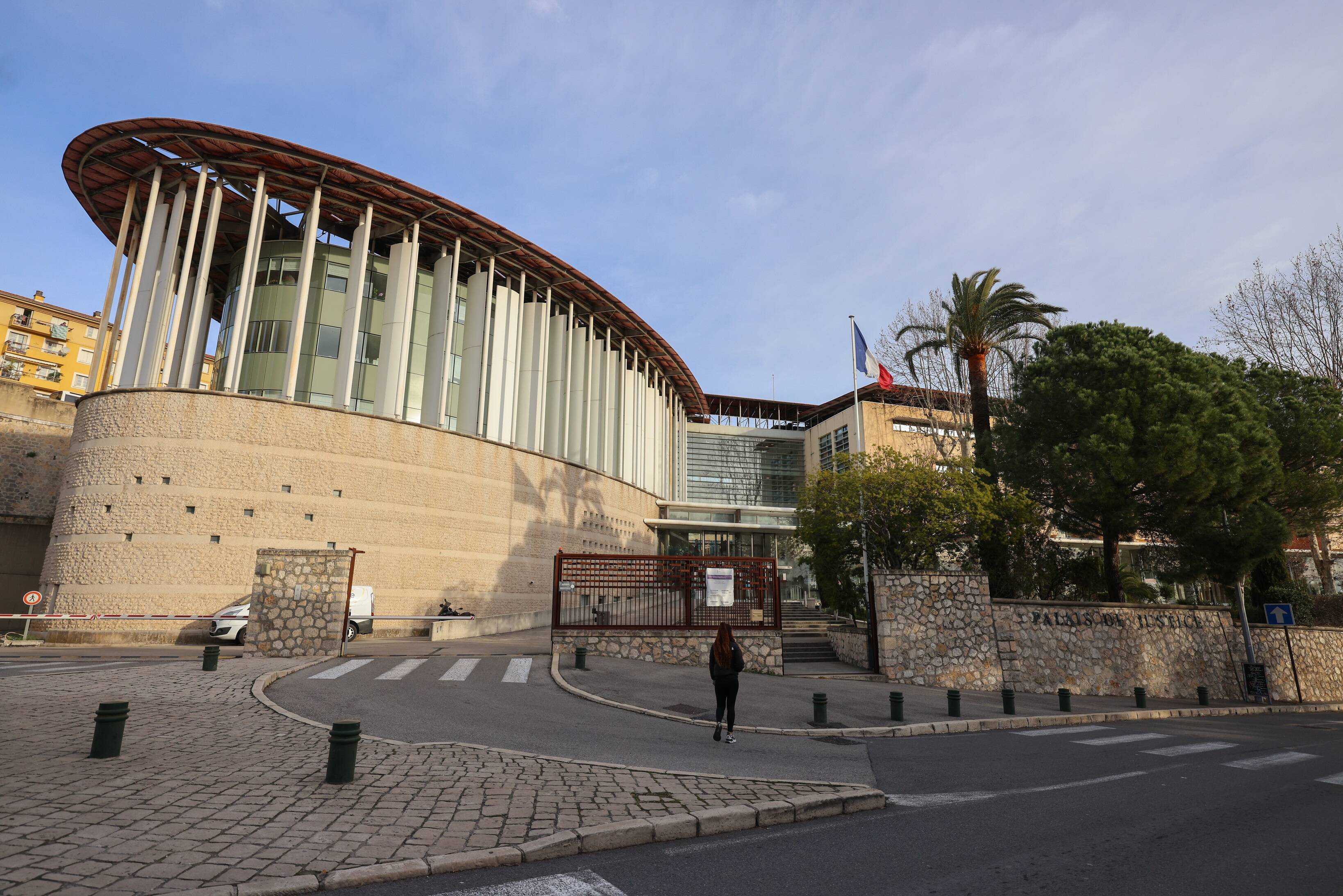 L'ancien élu du village détenait des milliers de photos, vidéos et textes qui mettaient en scène des actes sexuels avec des enfants