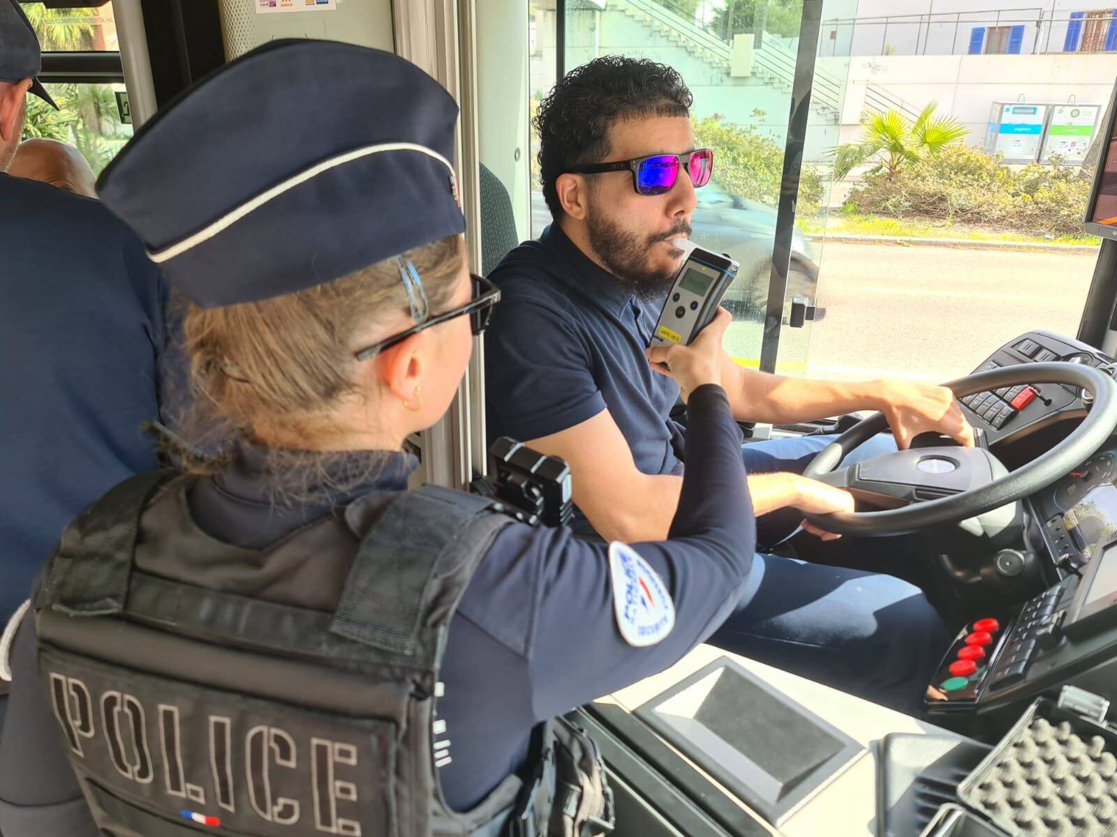 Port d'arme illégal, conduite sous stupéfiants et infractions à la législation sur les étrangers: quatre interpellations lors d'une opération de police à Saint-Laurent-du-Var