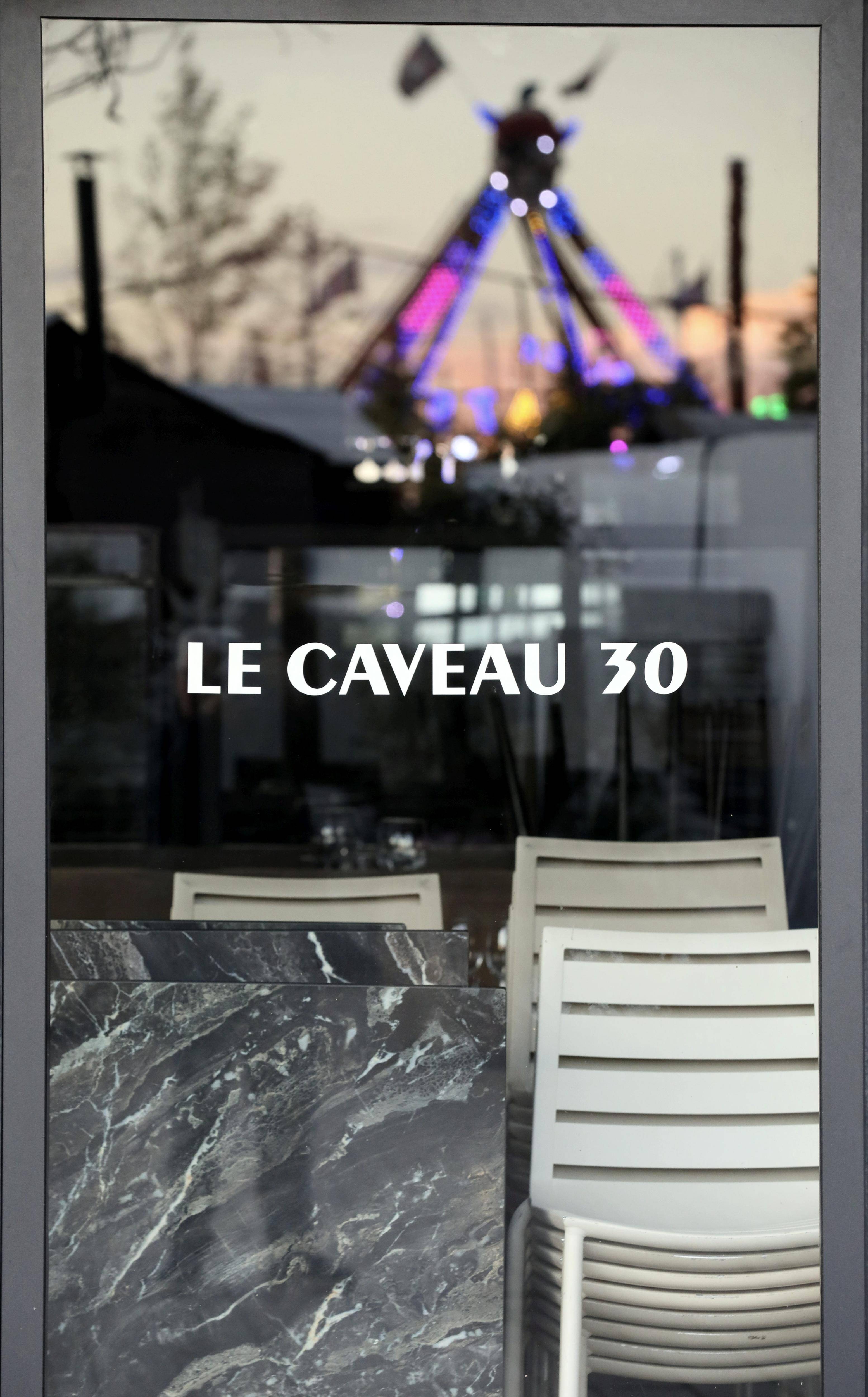 Grièvement brûlée par une lampe à éthanol lors d'un dîner en terrasse à Cannes en novembre dernier, Julia est enfin sortie du coma