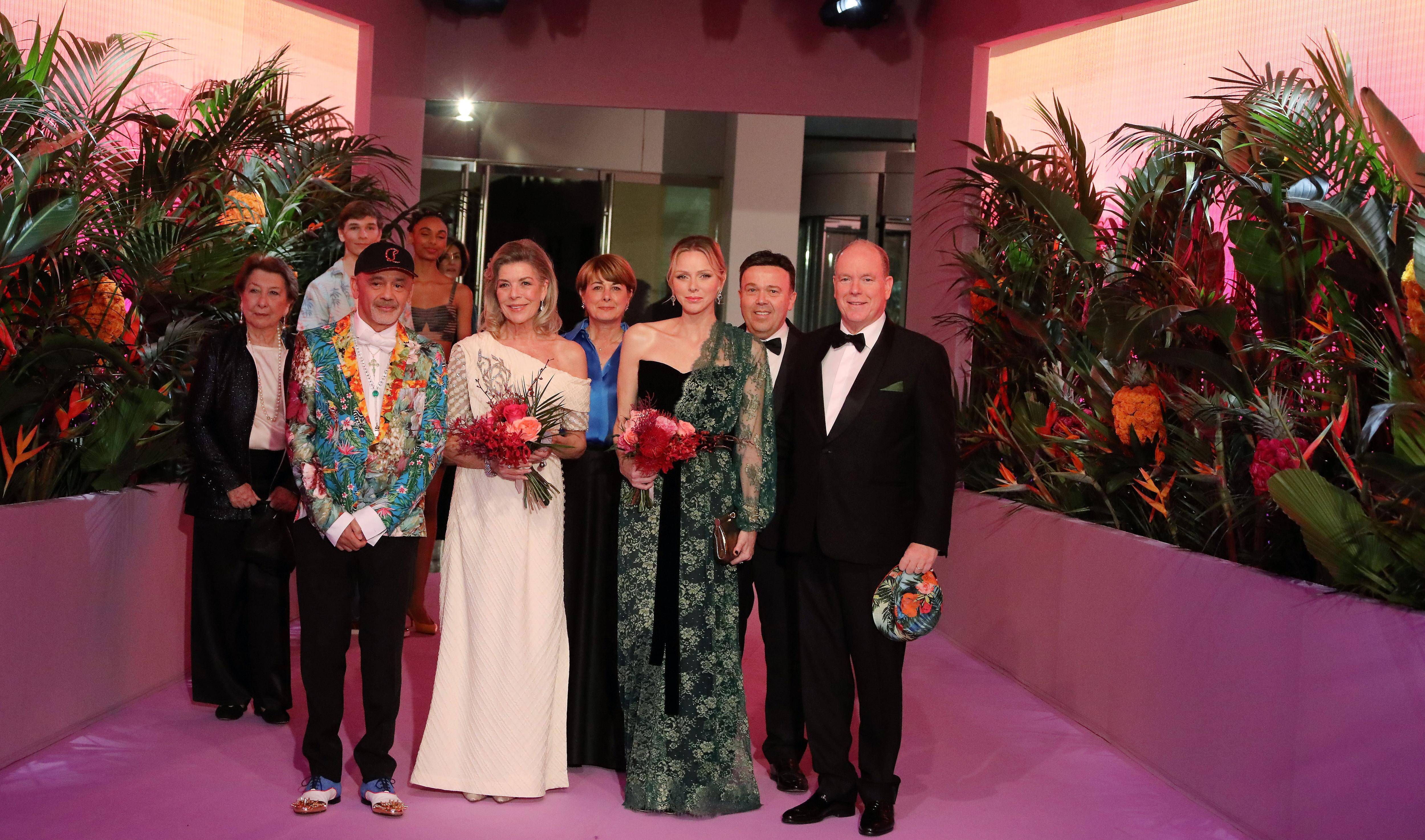Le couple princier et la princesse de Hanovre au rythme de la Caraïbe ce samedi soir au Bal de la Rose pensé par Christian Louboutin