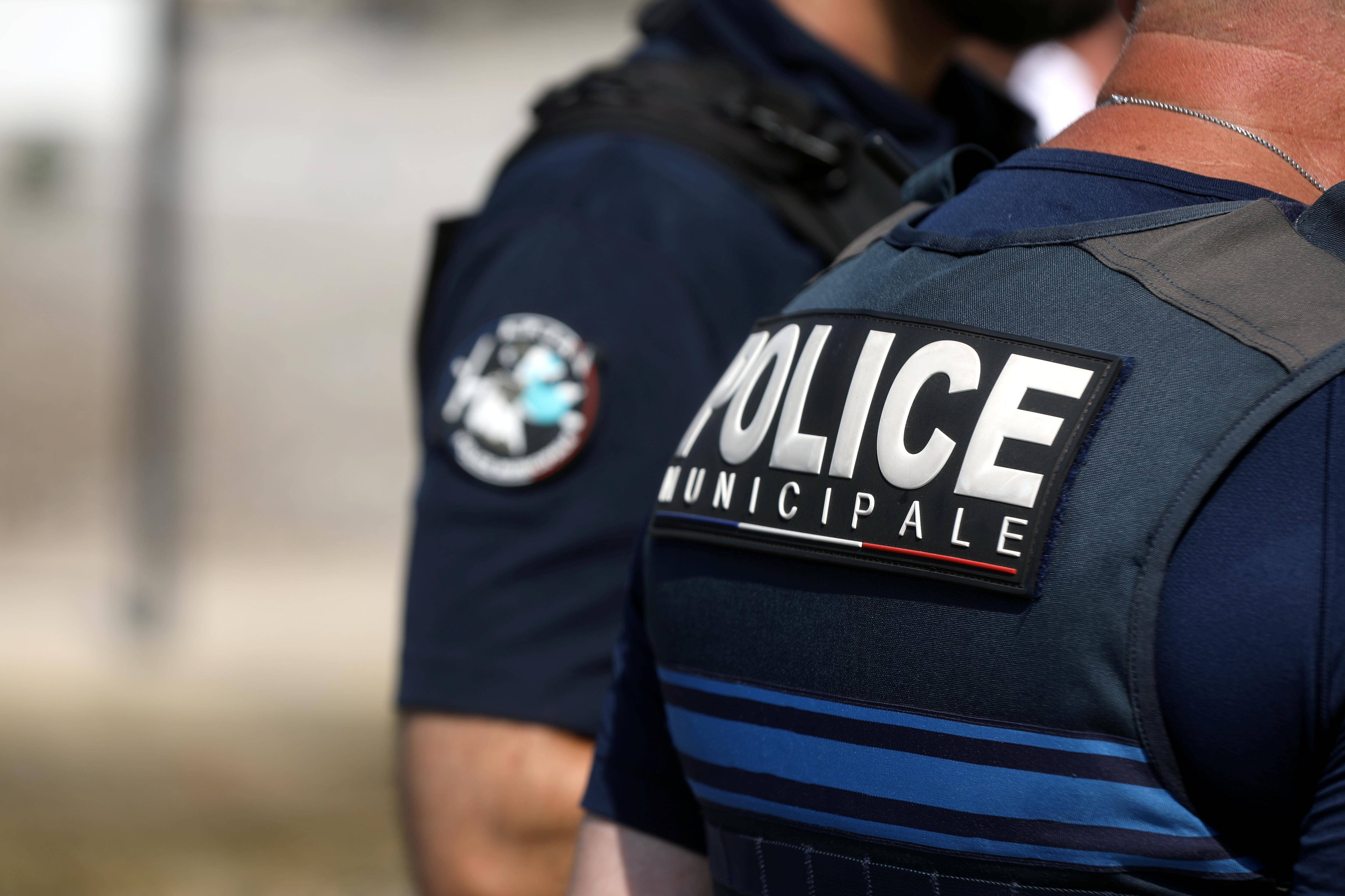 Ivre, il refuse d'obtempérer et emboutit plusieurs véhicules, dont celui de policiers municipaux à Nice