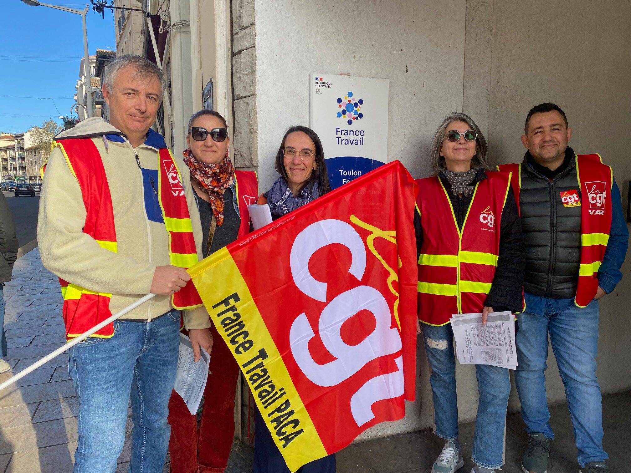 A France Travail, les salariés ont réclamé plus de moyens pour effectuer leurs nouvelles missions devant l'agence de Toulon