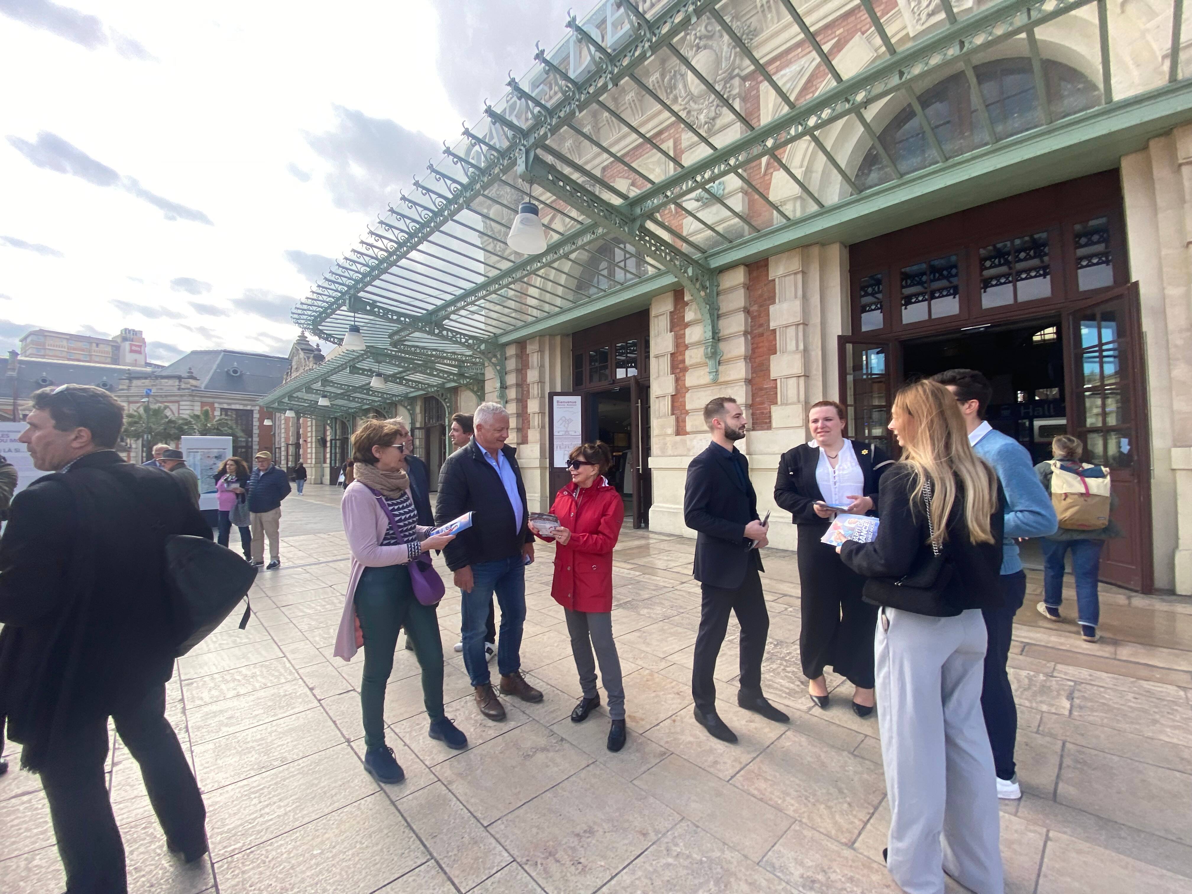 "On veut qu'elle puisse être candidate", le Rassemblement national bat le pavé à Nice "en soutien à Marine"