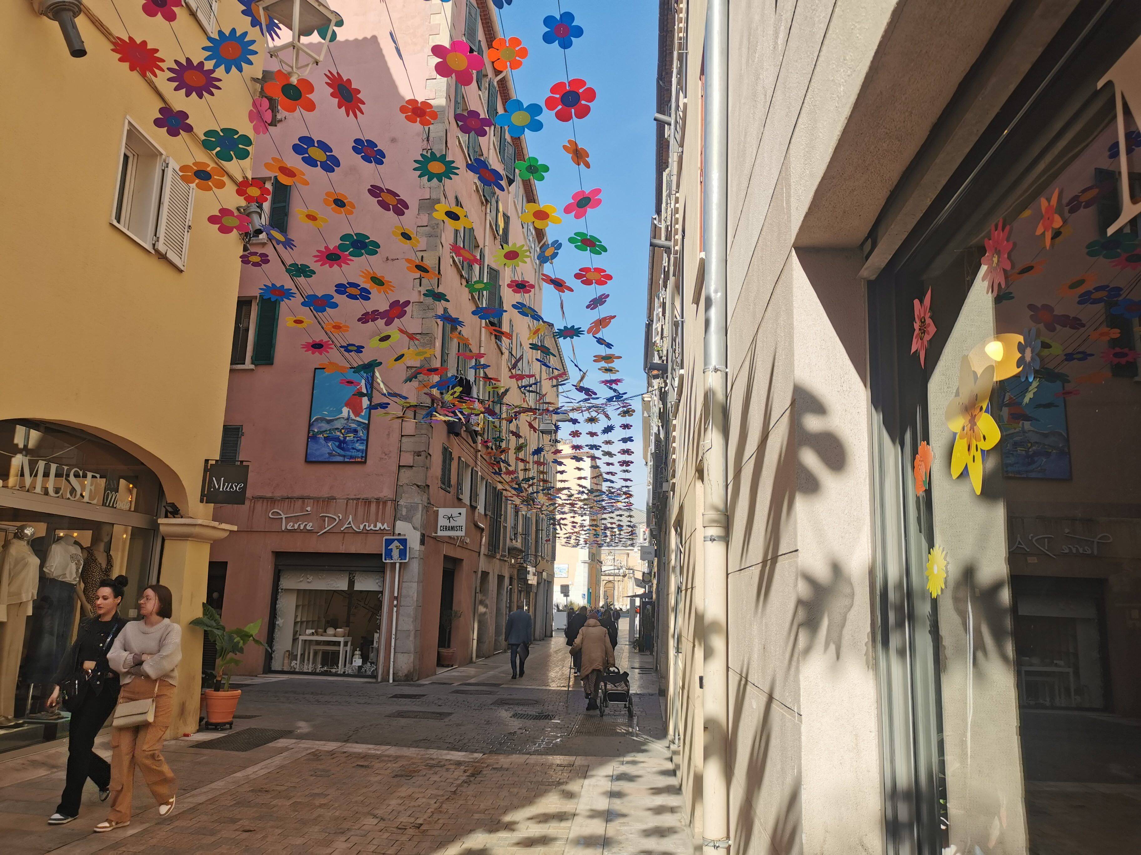 La Rue des arts de Toulon se met à l'heure du printemps