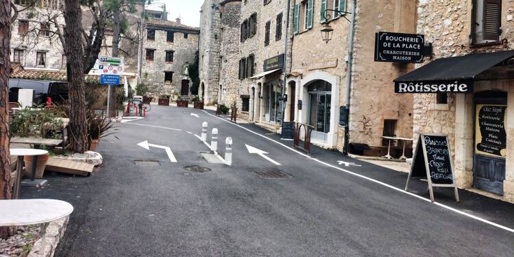 Il n’y a pas de place pour les piétons: que pensent les commerçants des travaux réalisés dans le cœur du village de Tourrettes-sur-Loup ?