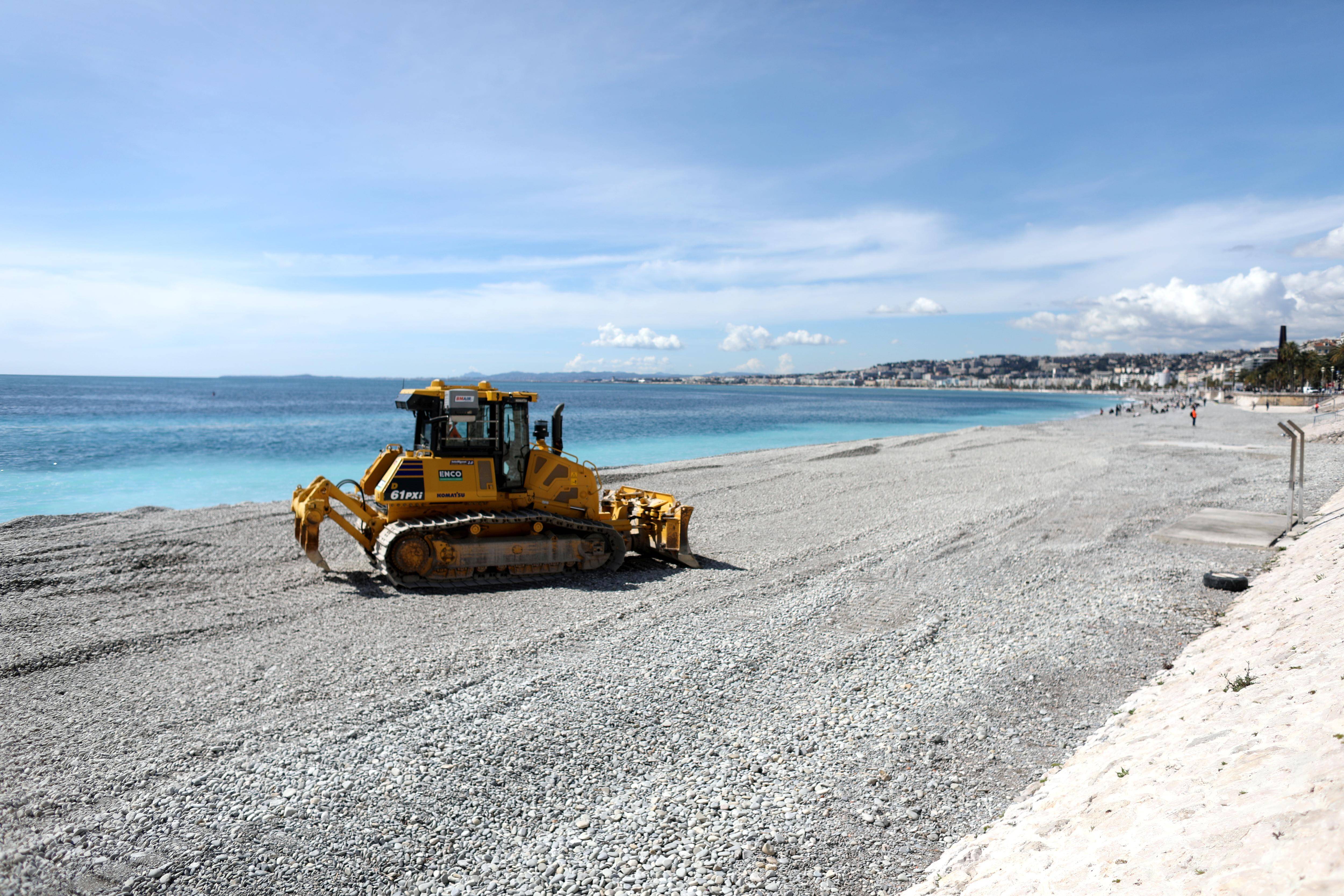 D'où vient-il, à quoi sert-il, remplace-t-il du sable... 8 questions pour tout savoir sur le célèbre galet de Nice
