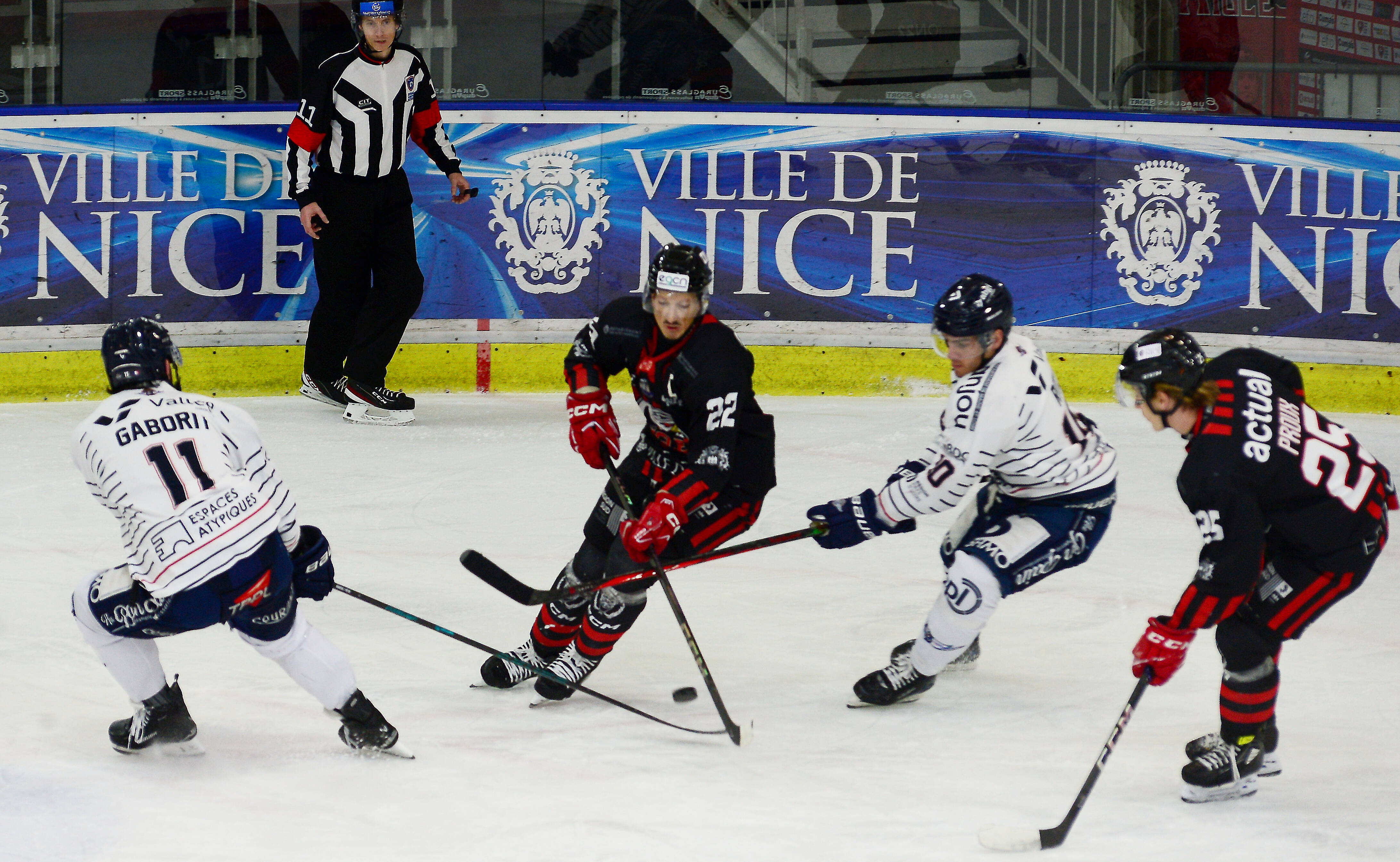"Consommation énergétique réduite de deux tiers" dans sa future patinoire: la Ville de Nice défend son projet pour les JO 2030
