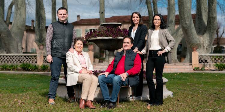 Dans la plaine de Pierrefeu-du-Var, la famille Fabre-Grimaldi fait vivre la tradition d’un grand vin