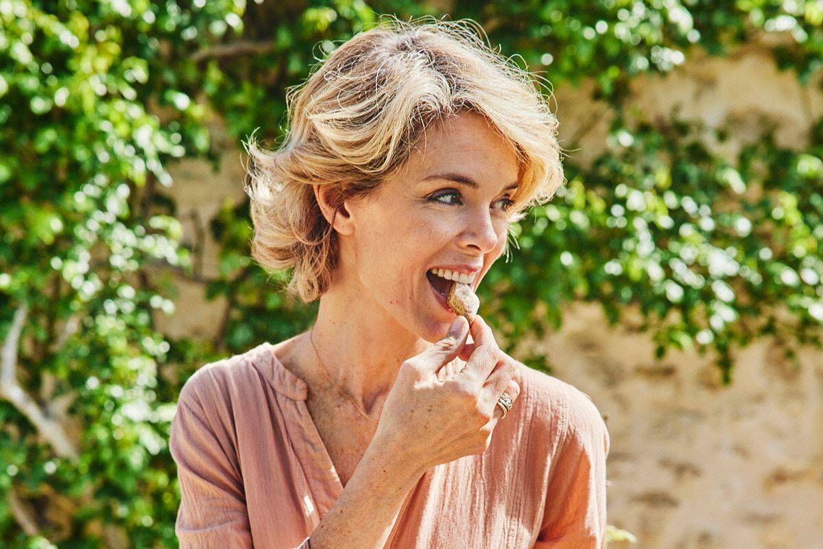 "La cuisine est devenue un vrai sujet culturel... et c'est une culture accessible": l'animatrice et critique gastronomique Julie Andrieu partage sa passion dans un nouveau livre