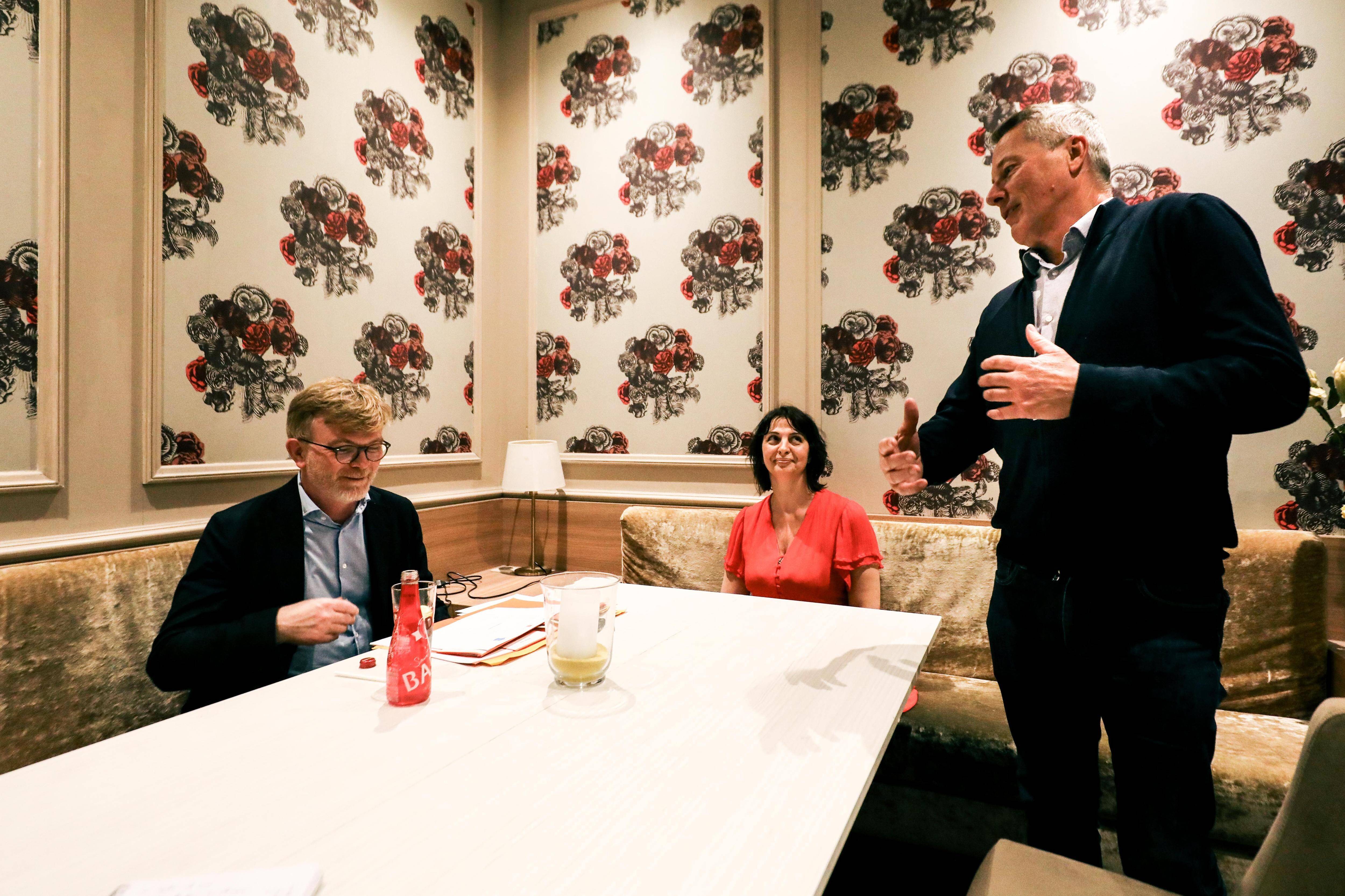 De passage à Toulon, le numéro 2 du MoDem Marc Fesneau fait son marché parmi les candidats varois