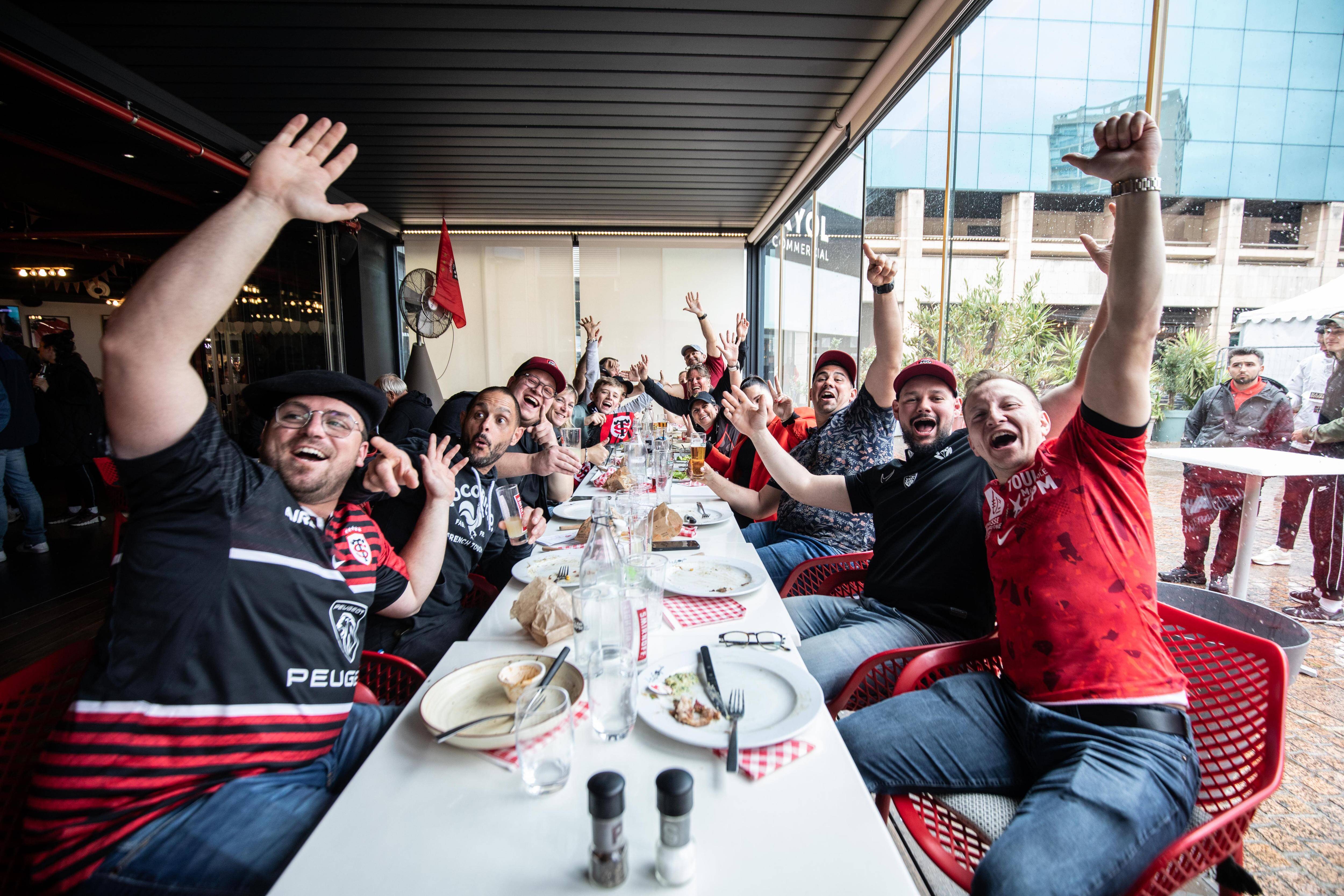 "On a fait trois heures de route": l'effervescence en ville avant le quart de finale RCT - Toulouse