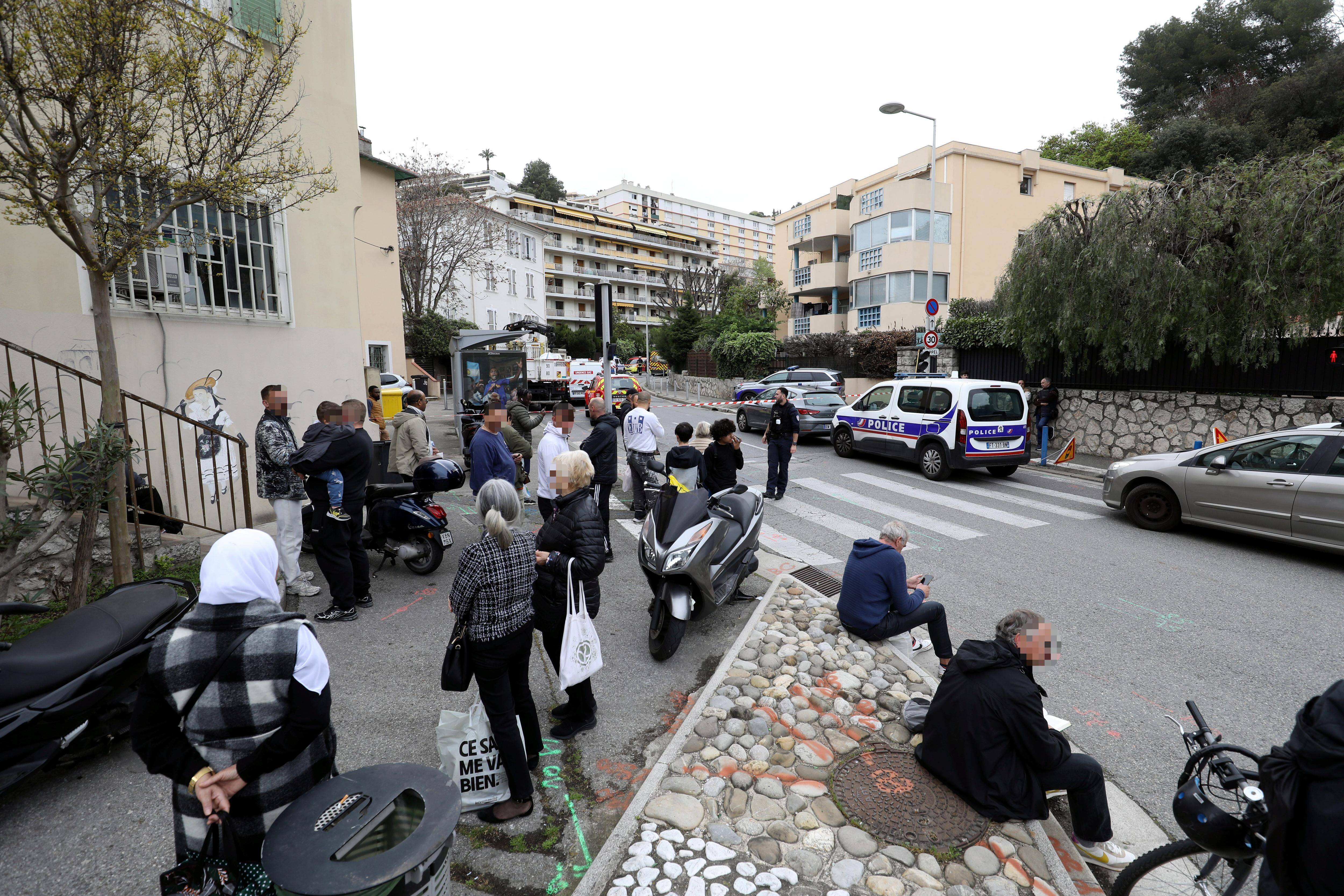 Un homme placé en garde à vue pour violences avec arme après avoir été délogé de chez lui par le Raid à Nice
