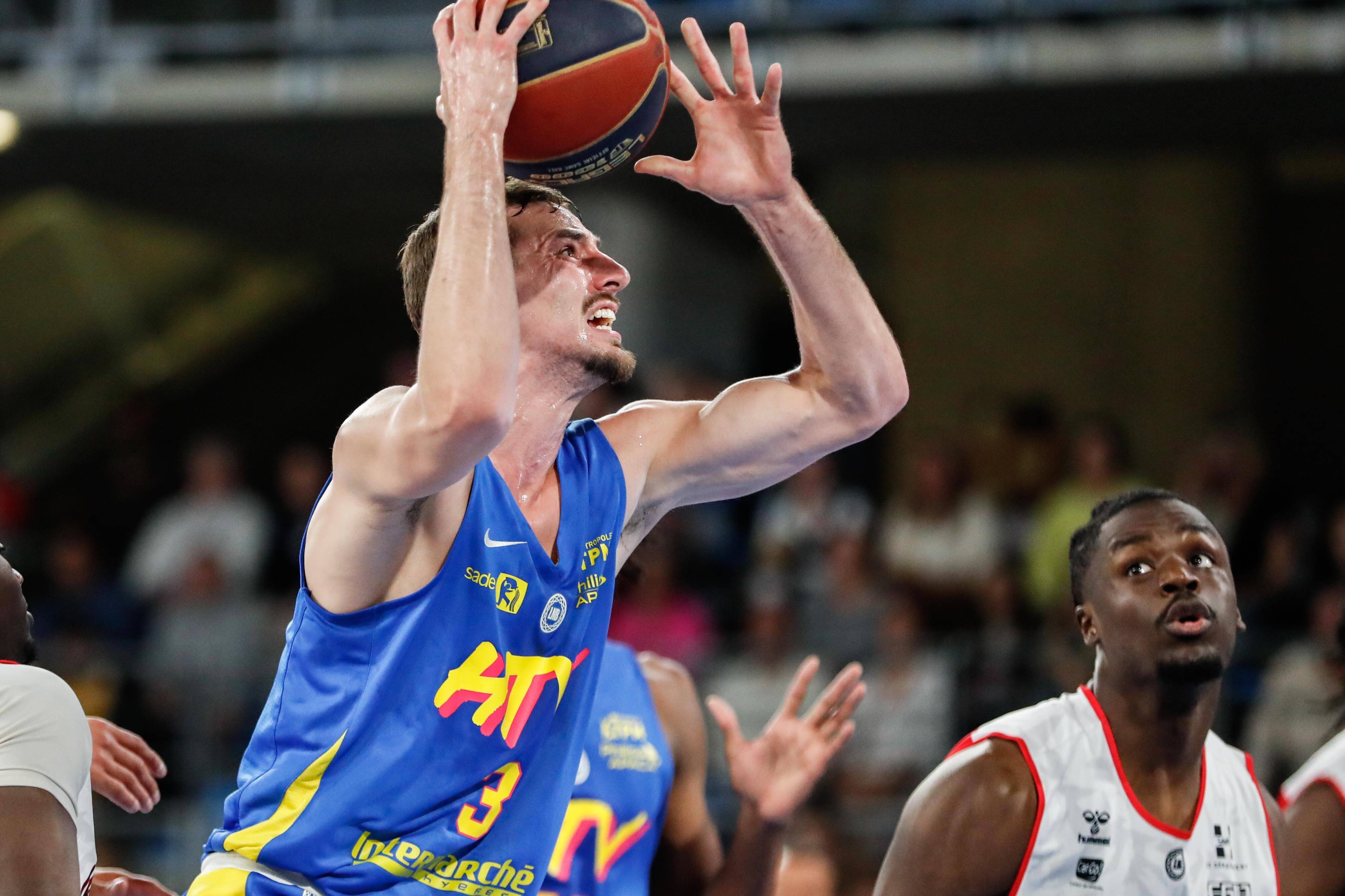 "En un temps très court, il est passé d'un joueur en phase d'adaptation à un joueur performant!": comment Nikola Knezevic s'est métamorphosé à Hyères-Toulon