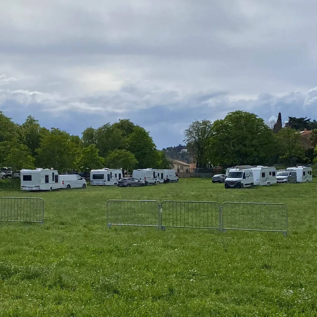 Mobilisation des élus, efficacité de la gendarmerie, départ sans heurts... Ce que l’on sait de la tentative d’installation de gens du voyage à Cabris ce dimanche