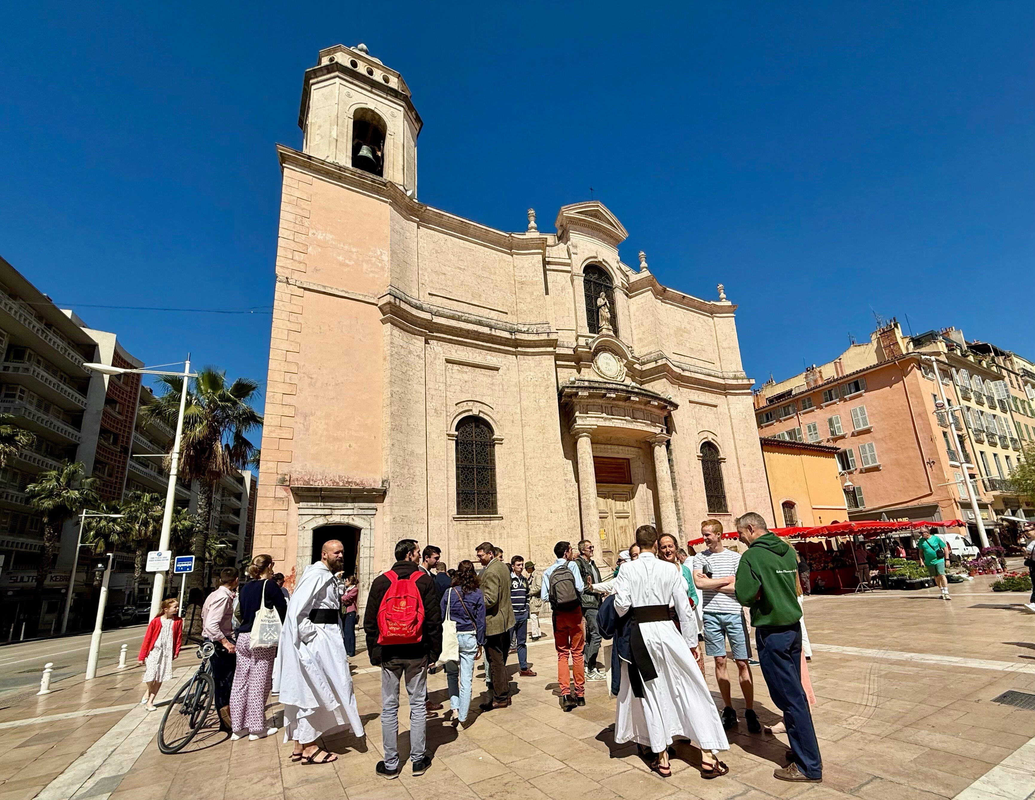 "On n'a pas appris de ses leçons": à Toulon, les fidèles de l'église Saint-Vincent-de-Paul réagissent à l'annonce de la mort du pape François
