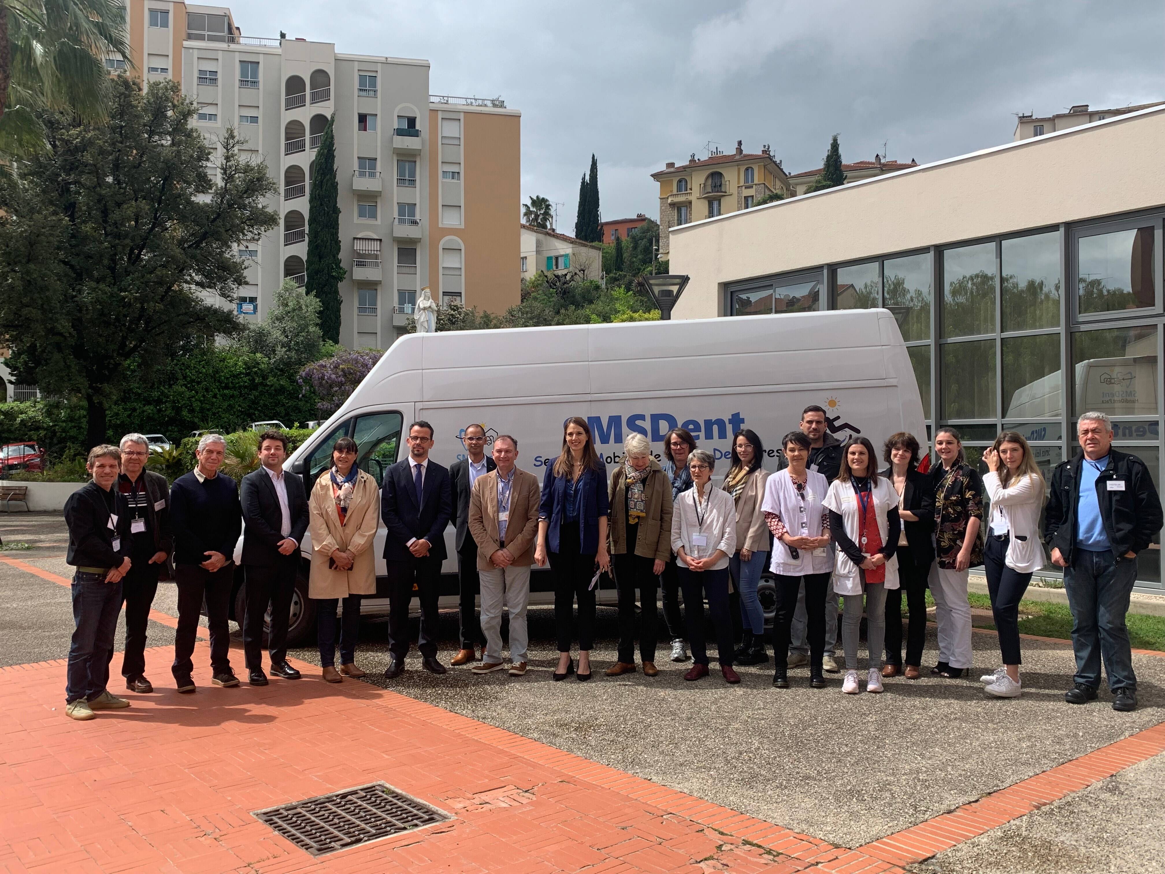 Quel est ce cabinet dentaire ambulant qui sillonne les Alpes-Maritimes et le Var?