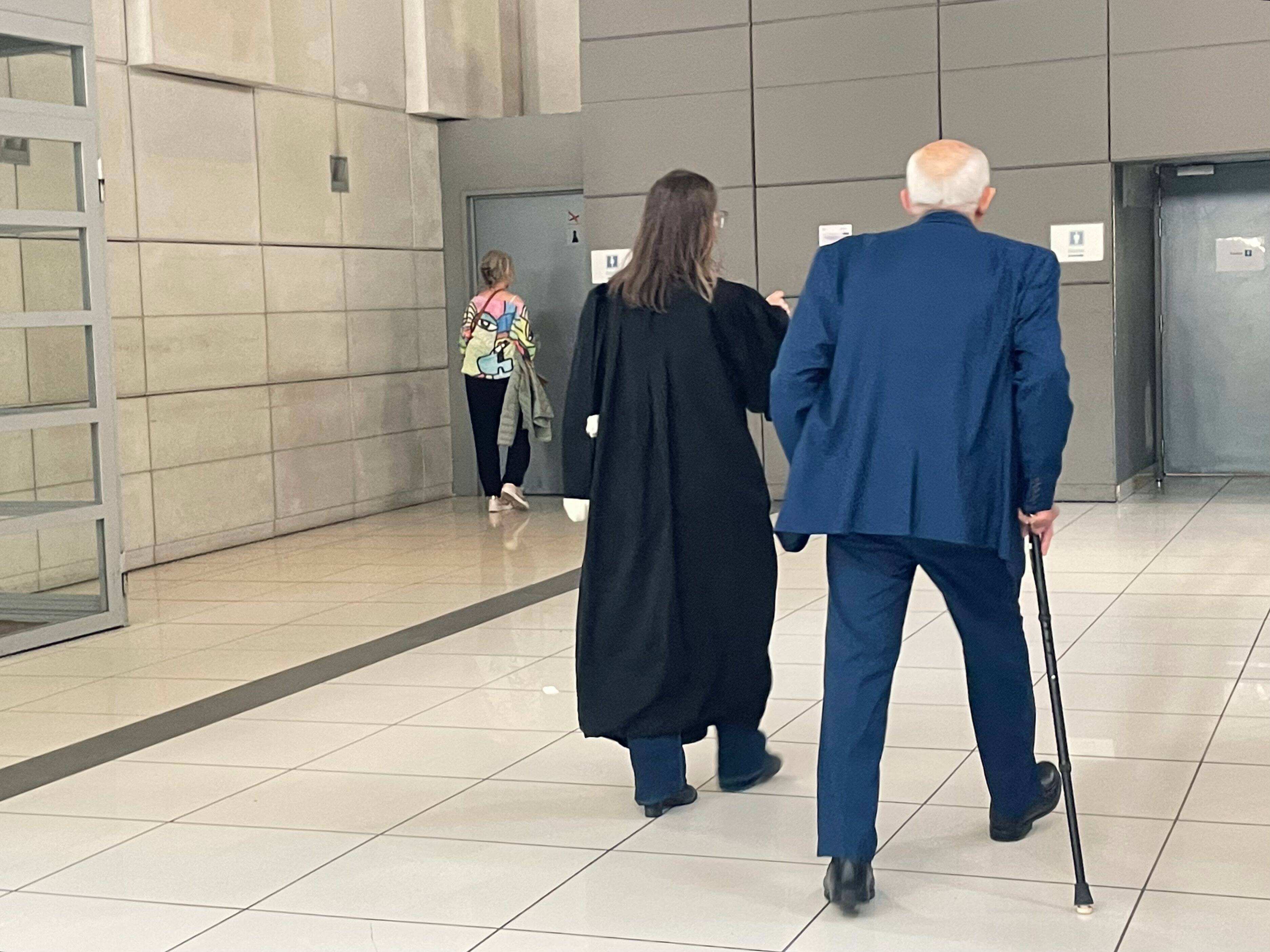 Il avait fabriqué un stylo-pistolet façon James Bond: un accusé de 80 ans jugé pour avoir tué son voisin à Antibes