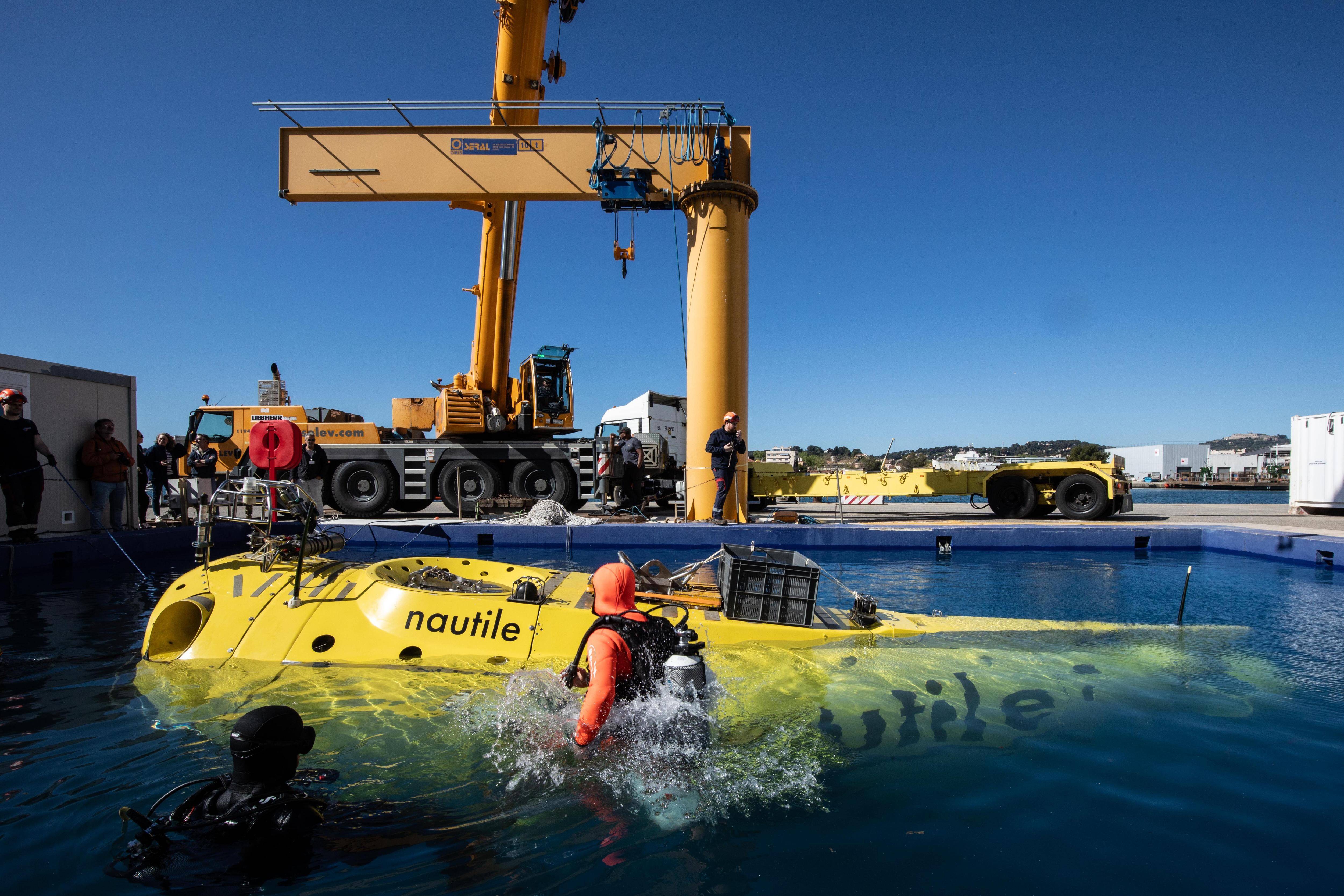 Dans les eaux de La Seyne, le bain de jouvence du sous-marin Nautile, conçu pour atteindre les grandes profondeurs