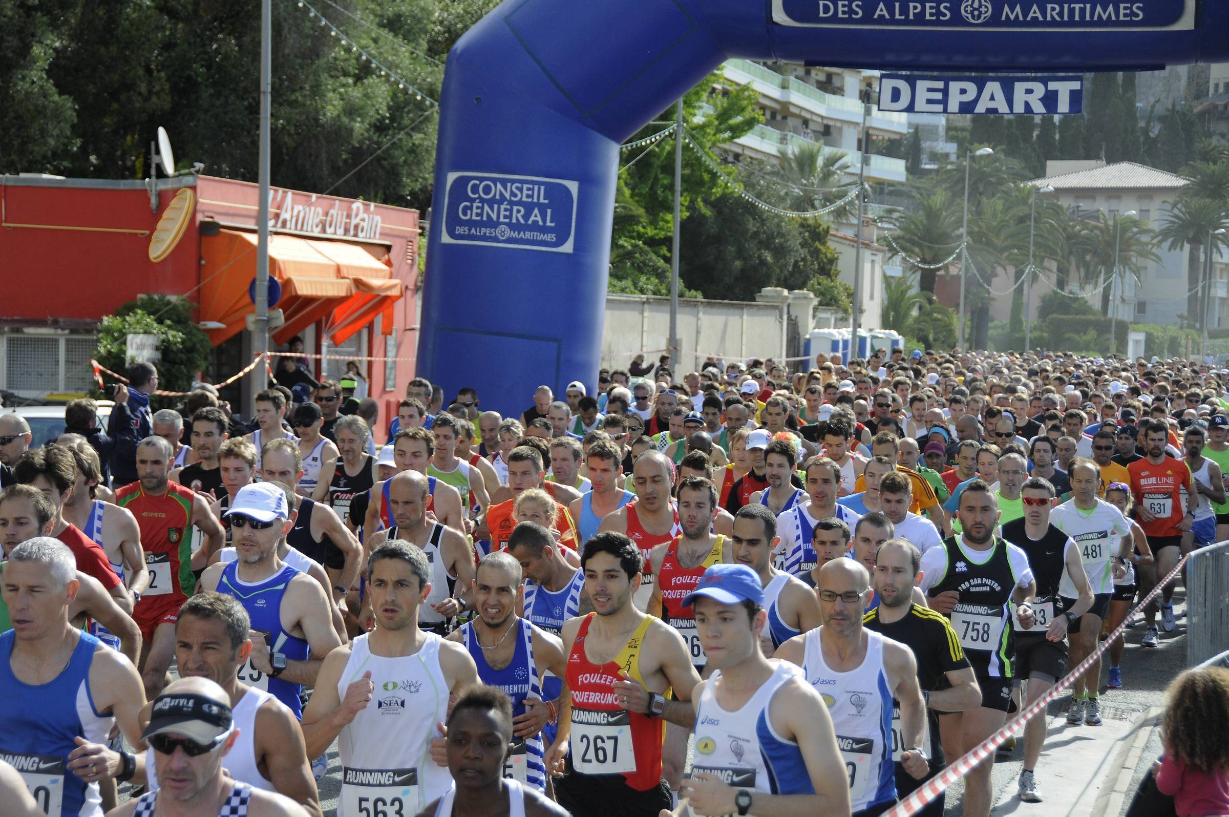Rebondir grâce au sport: quand France Travail s'associe à la Ronde des plages à Menton