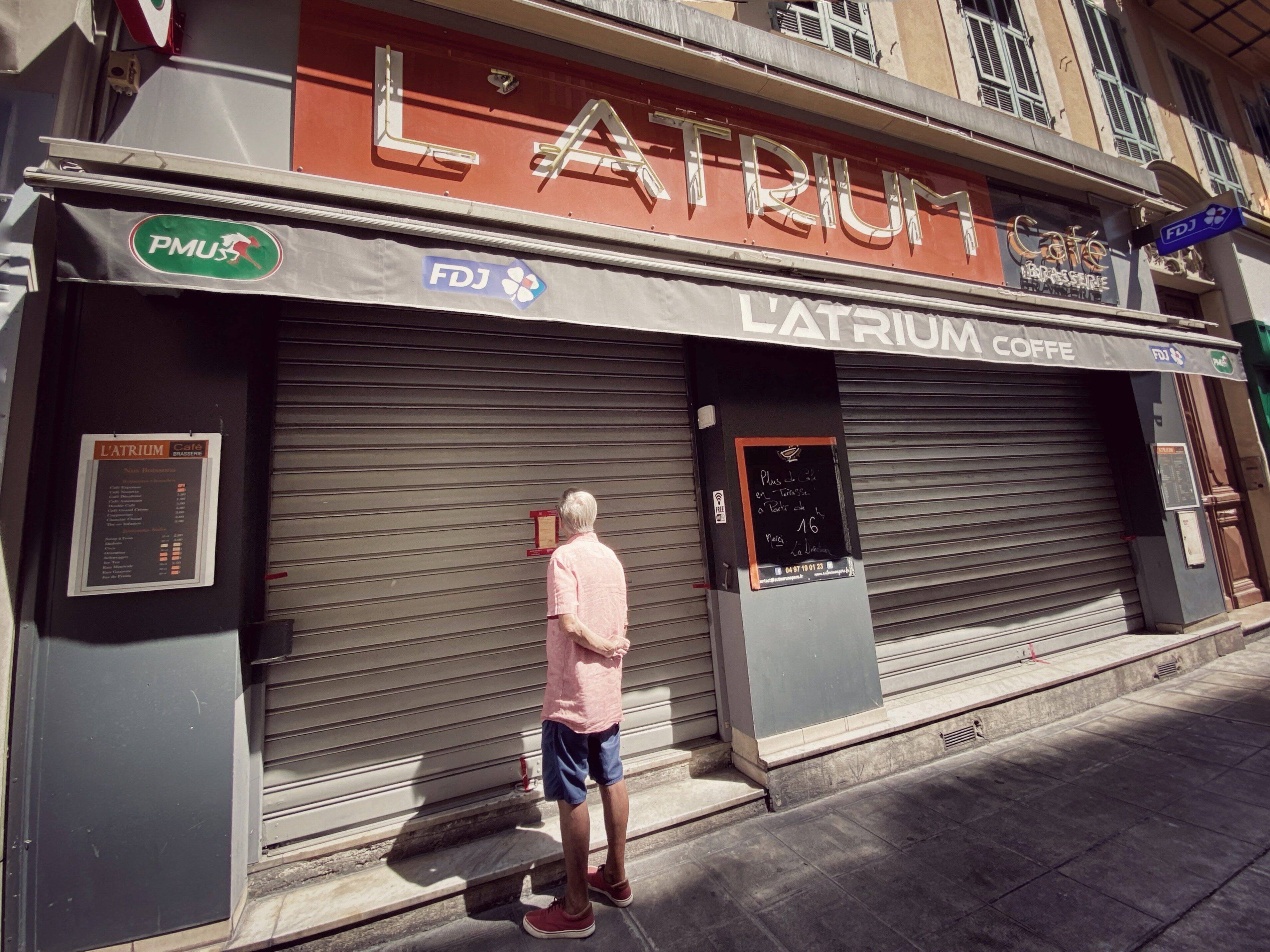 Il avait dissimulé le corps d'un client dans un "sarcophage de béton" avec l'aide d'un boxeur: un gérant de bar bientôt jugé pour meurtre à Nice