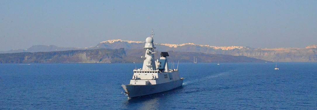 Les chances de le retrouver vivant s'amenuisent: ce que l'on sait sur la disparition en mer d'un marin de la frégate escortant le porte-avions Charles-de-Gaulle