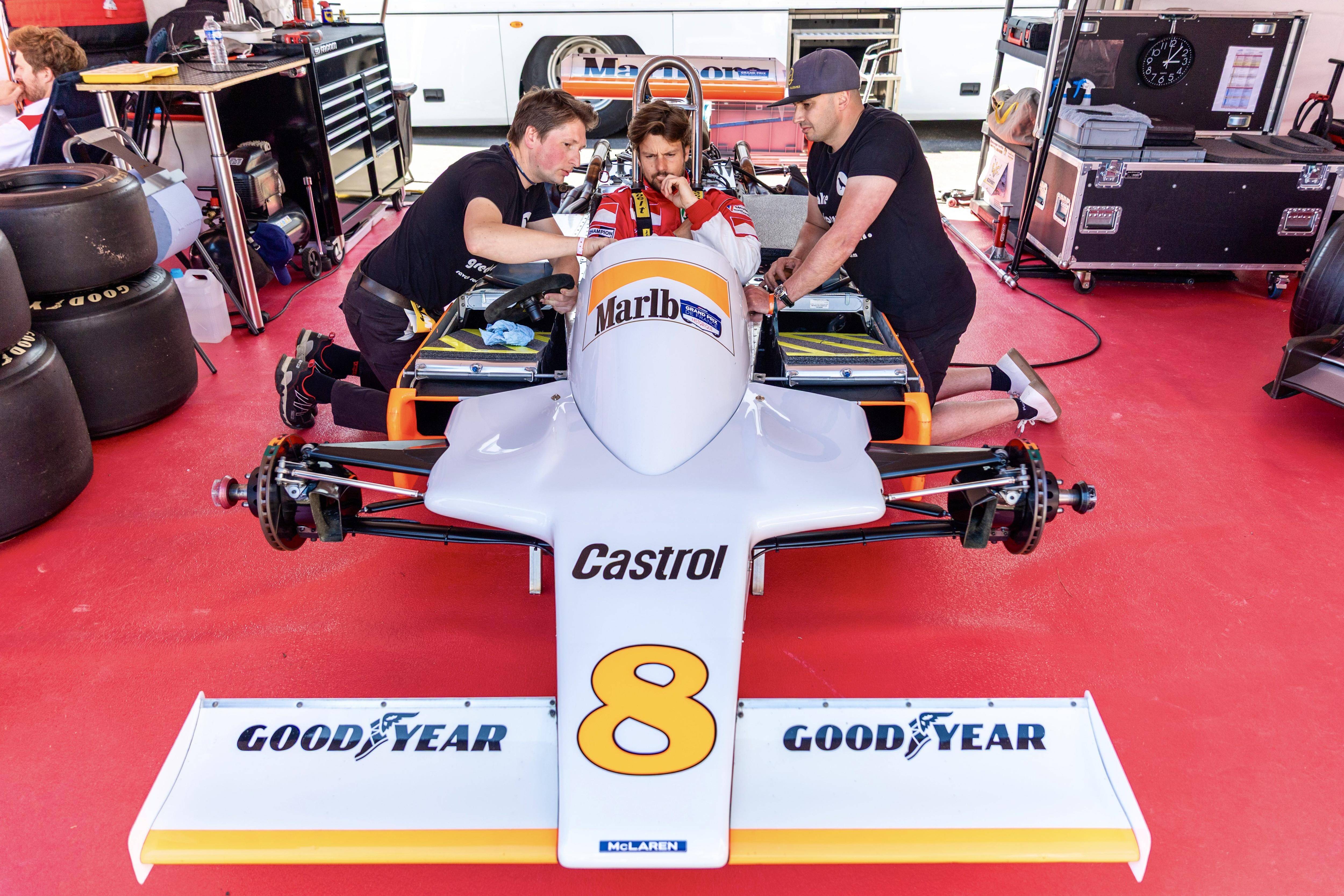 "Vivre l'émotion à fond": on a rencontré le pilote Adrien Tambay dans le paddock du 7e Grand de France Historique au Castellet