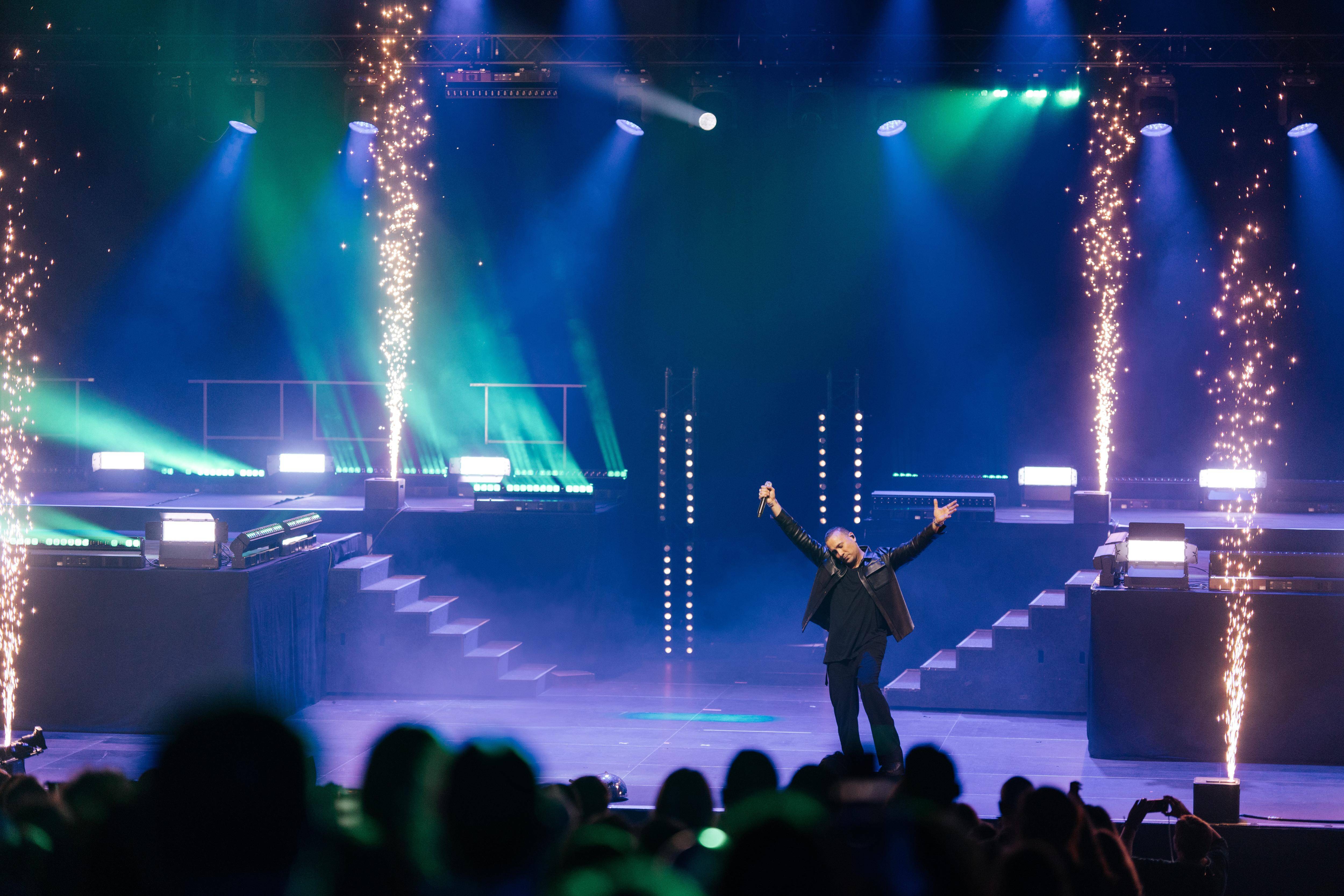 Le spectacle "Les Comédies musicales" fait halte le 29 avril à Sanary: le chanteur et comédien Merwan Rim se confie