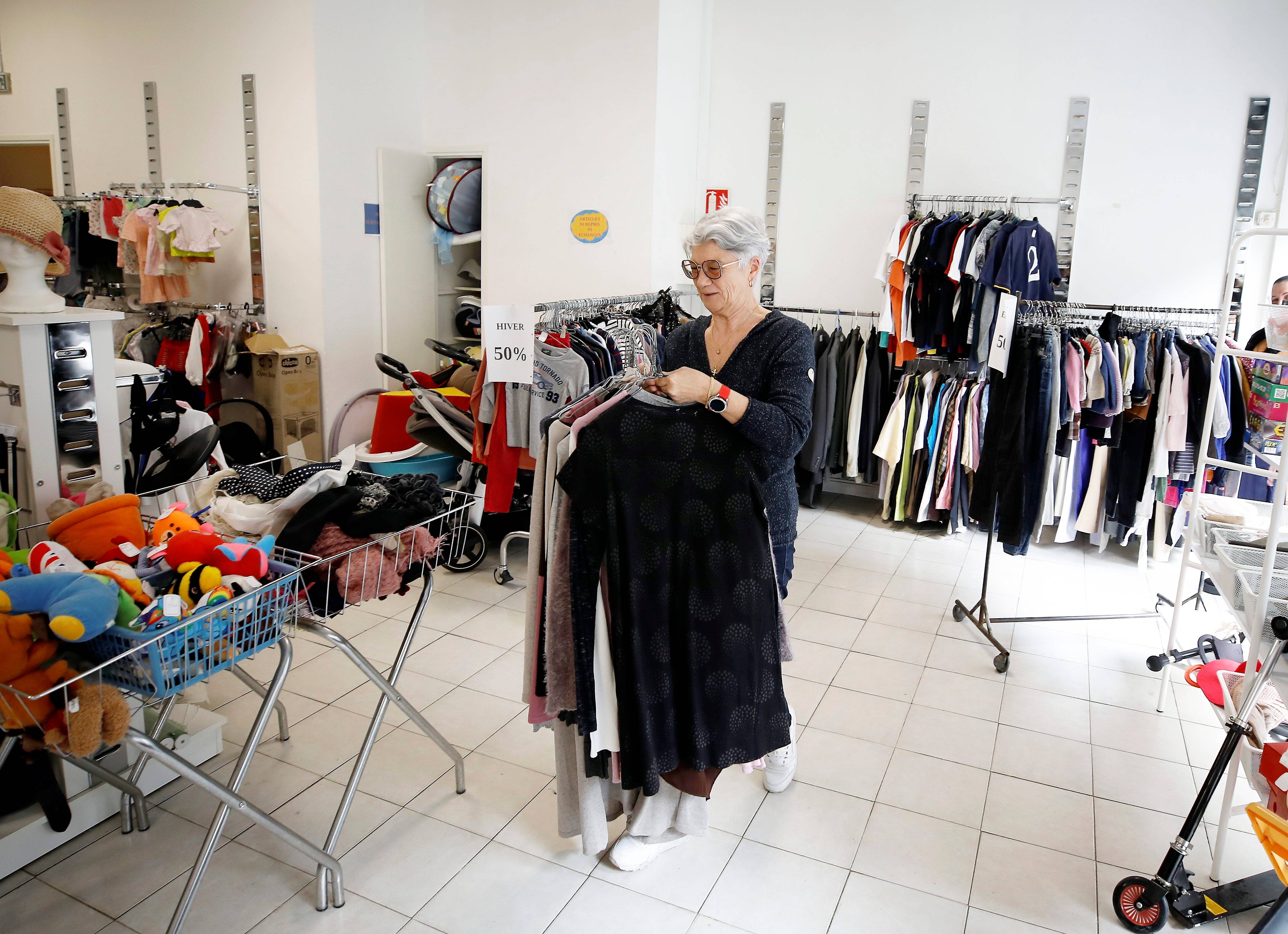 "Il en manque 3 ou 4 pour faire tourner la boutique": à Cannes, le Secours Catholique cherche des bénévoles