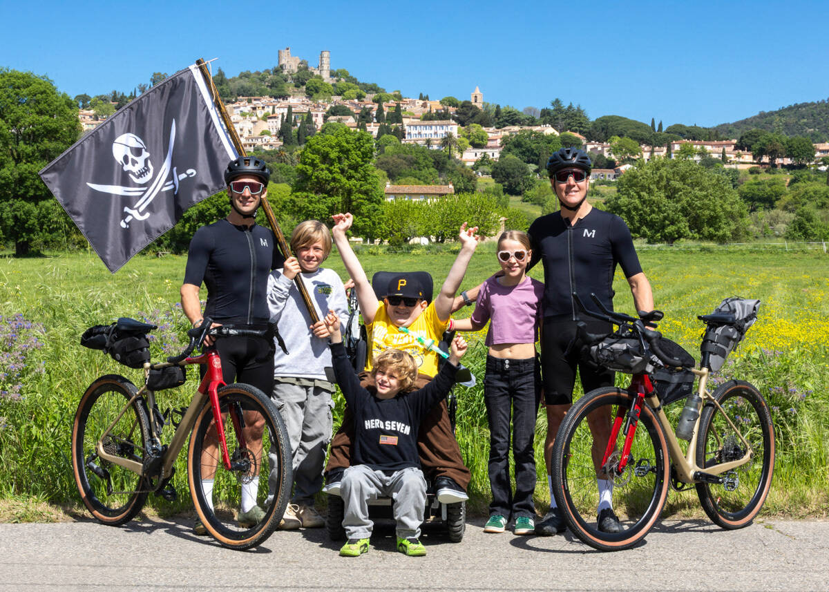 Défi cyclo au départ de Grimaud: Ils veulent pédaler le plus loin possible afin d’offrir un maximum de sourires à Julius le Pirate