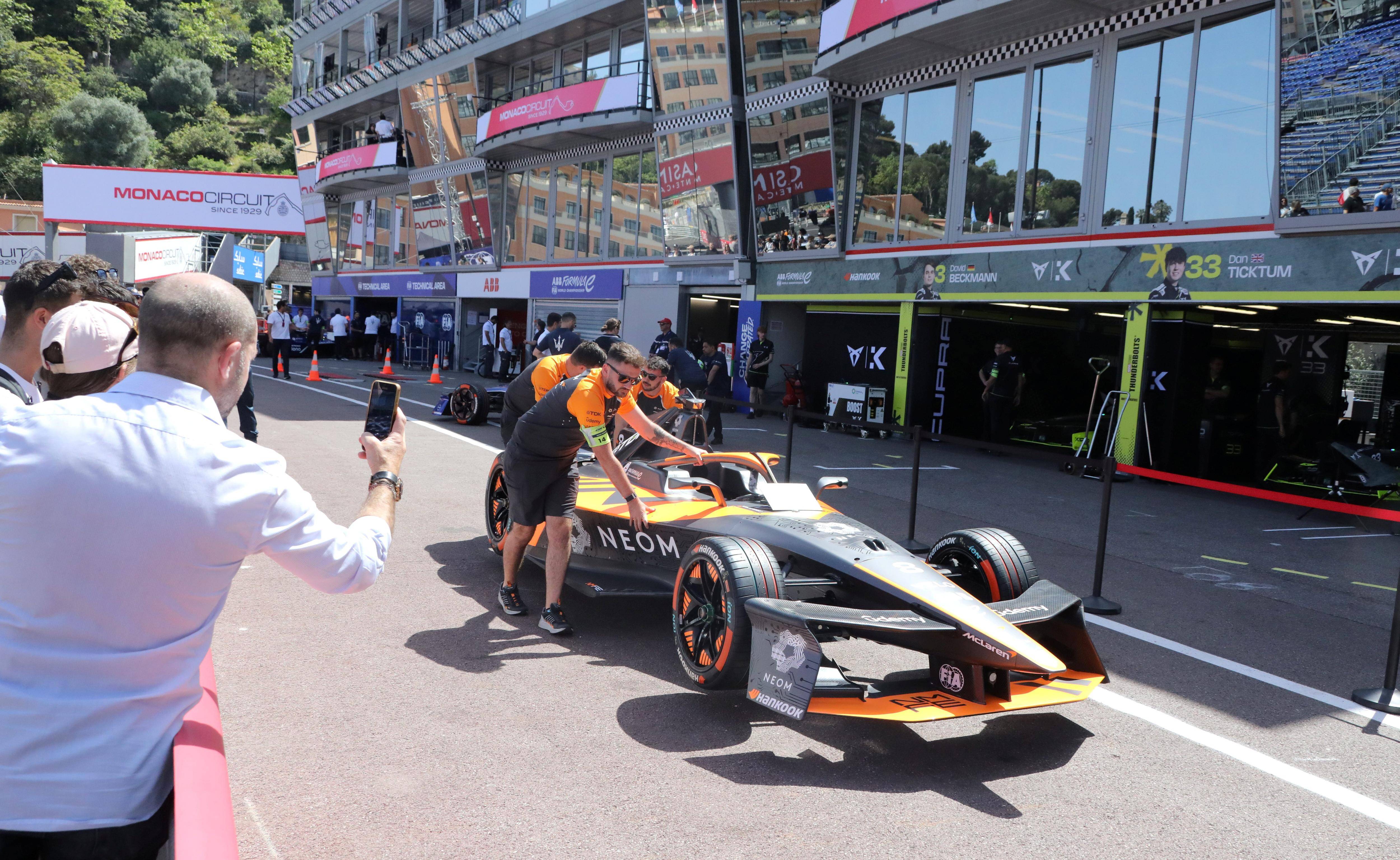 "Une émotion particulière de venir rouler à Monaco": la pression monte dans les stands à la veille du E-Prix de Monaco