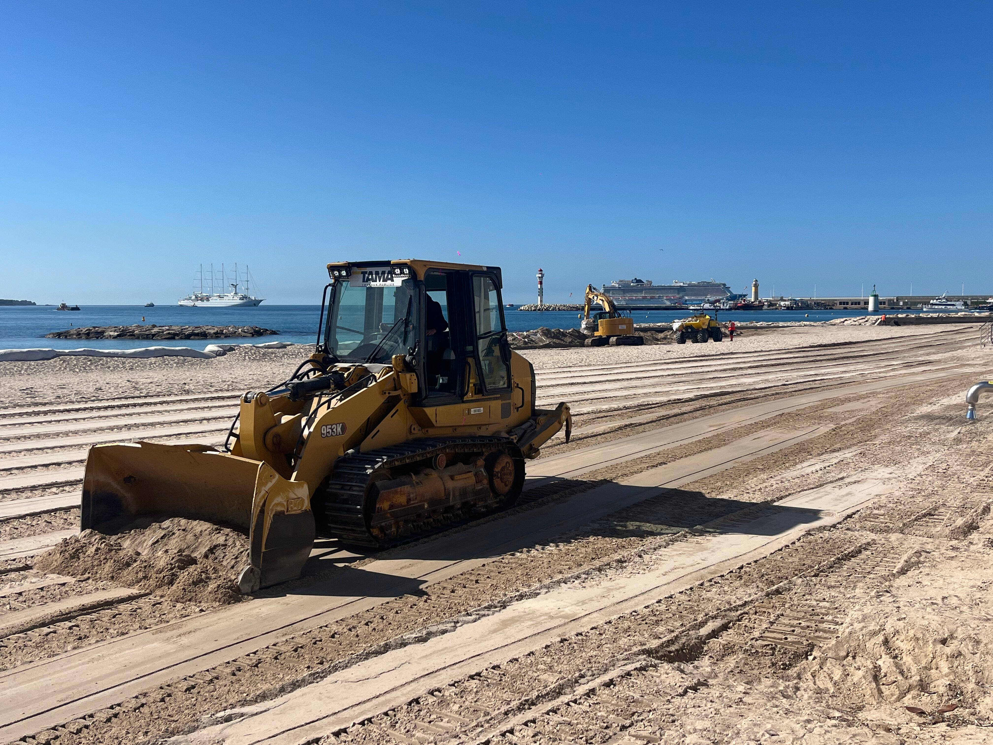 Du Moure Rouge aux plages du Midi, le littoral de Cannes se prépare pour l'été