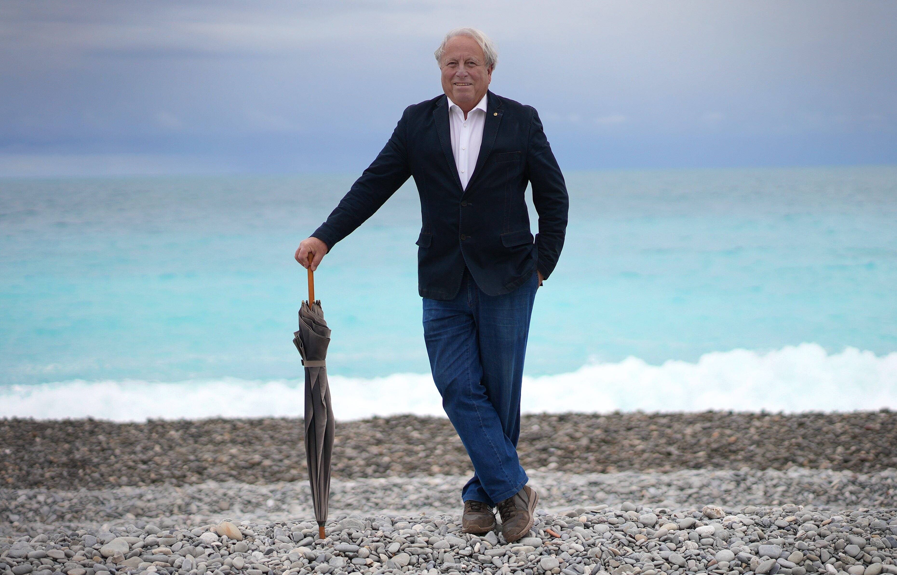 "Dès mes débuts, j'ai été choqué par le fait qu'on parlait beaucoup de pollution marine mais jamais des destructions sur le milieu causé par les ouvrages gagnés sur la mer": Alexandre Meinesz, le biologiste qui a la mer aux tripes