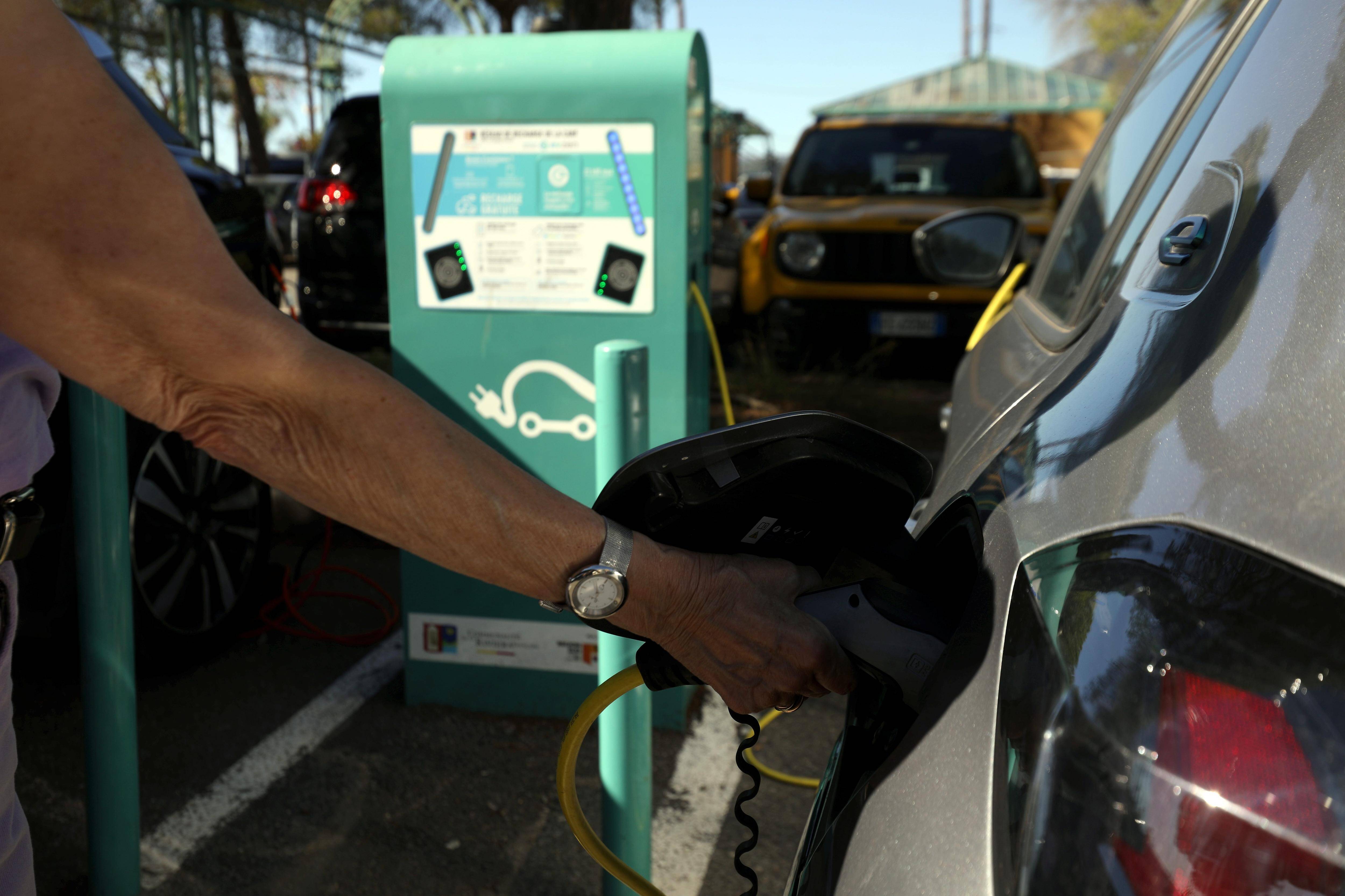 Toutes les communes de l'agglomération de Sophia Antipolis auront une borne de recharge pour véhicule électrique "d'ici fin 2025"