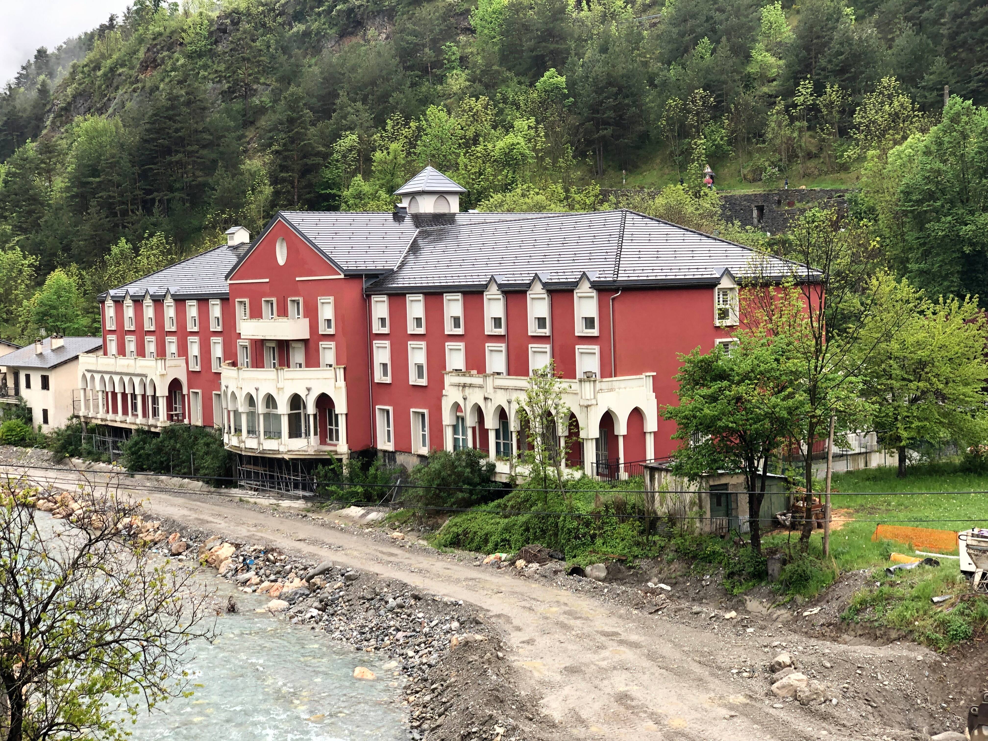 "Il faut rappeler les promesses": le maire de Tende en colère face à l'inaction de l'État dans la reconstruction de l'hôpital