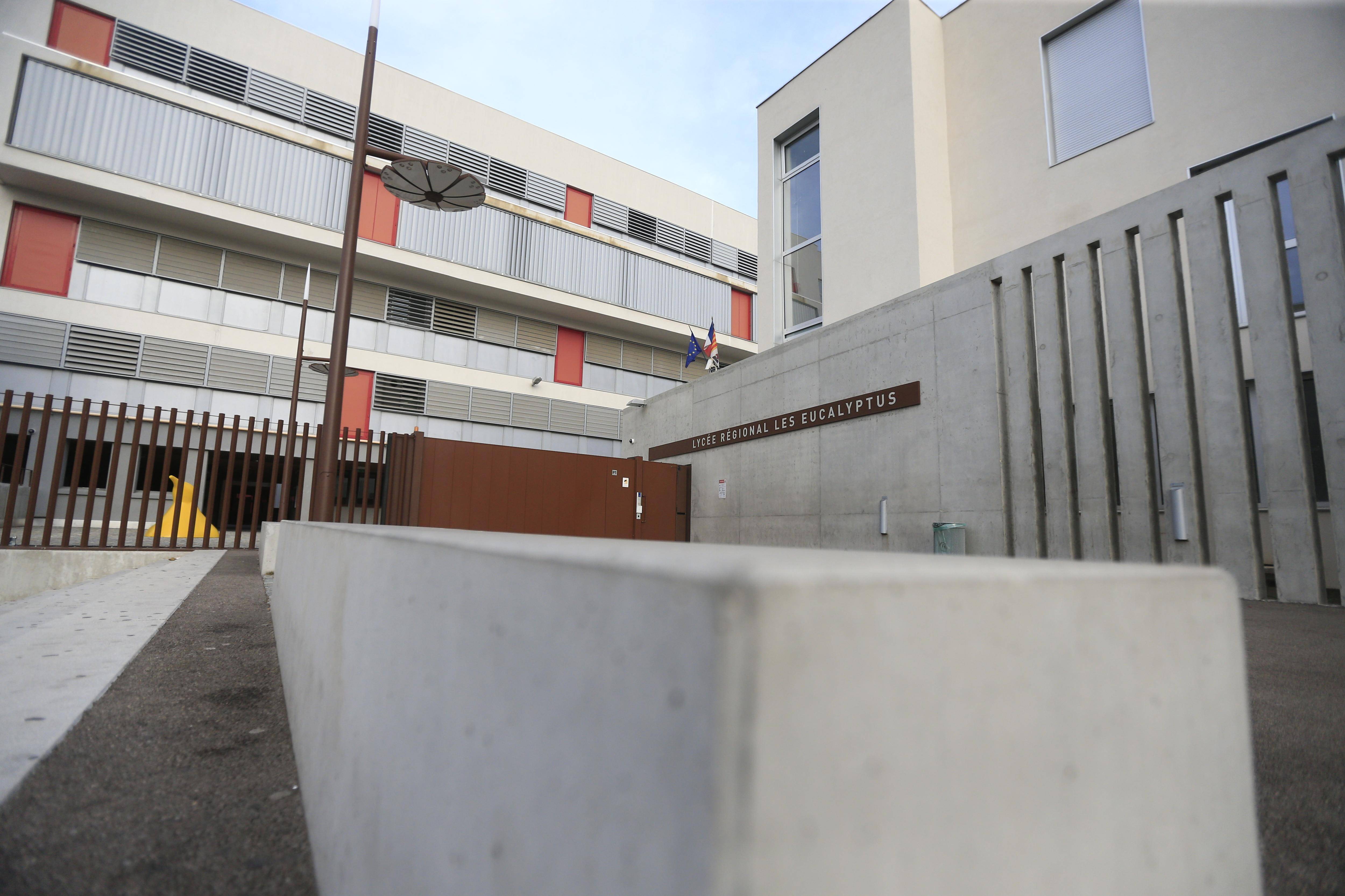 Sur sa clé USB, le mode d'emploi pour fabriquer une bombe: un lycéen niçois dans le viseur