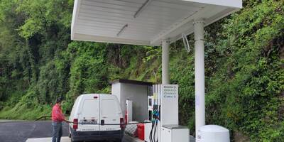 "Des années qu'on attendait ça": 10 ans après l'incendie de la station essence, les habitants de ce village de l'arrière-pays peuvent (enfin) faire le plein