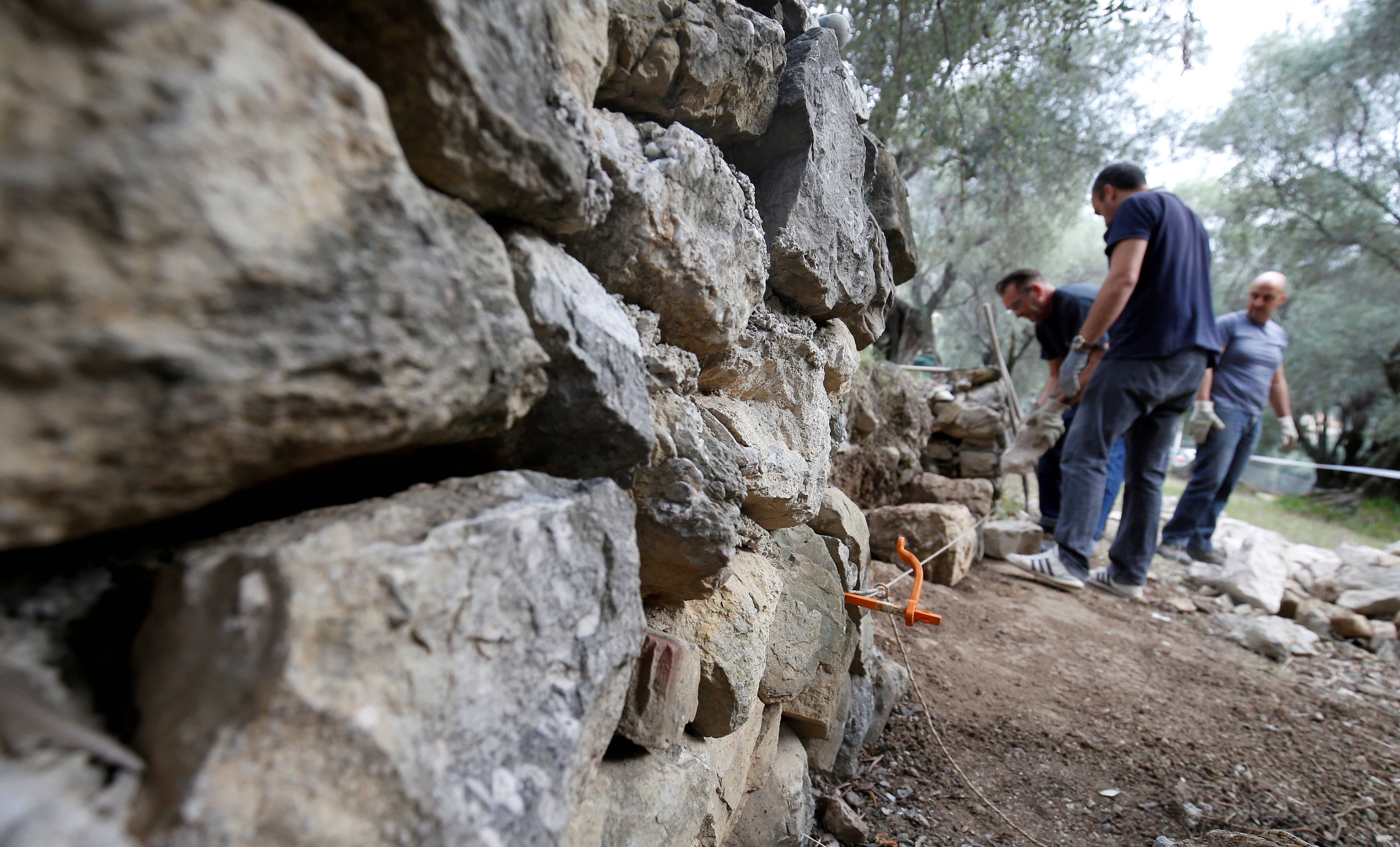 Murs en pierres sèches: à Sainte-Agnès, Serge Toscan Chiaramonti transmet son savoir-faire ancestral