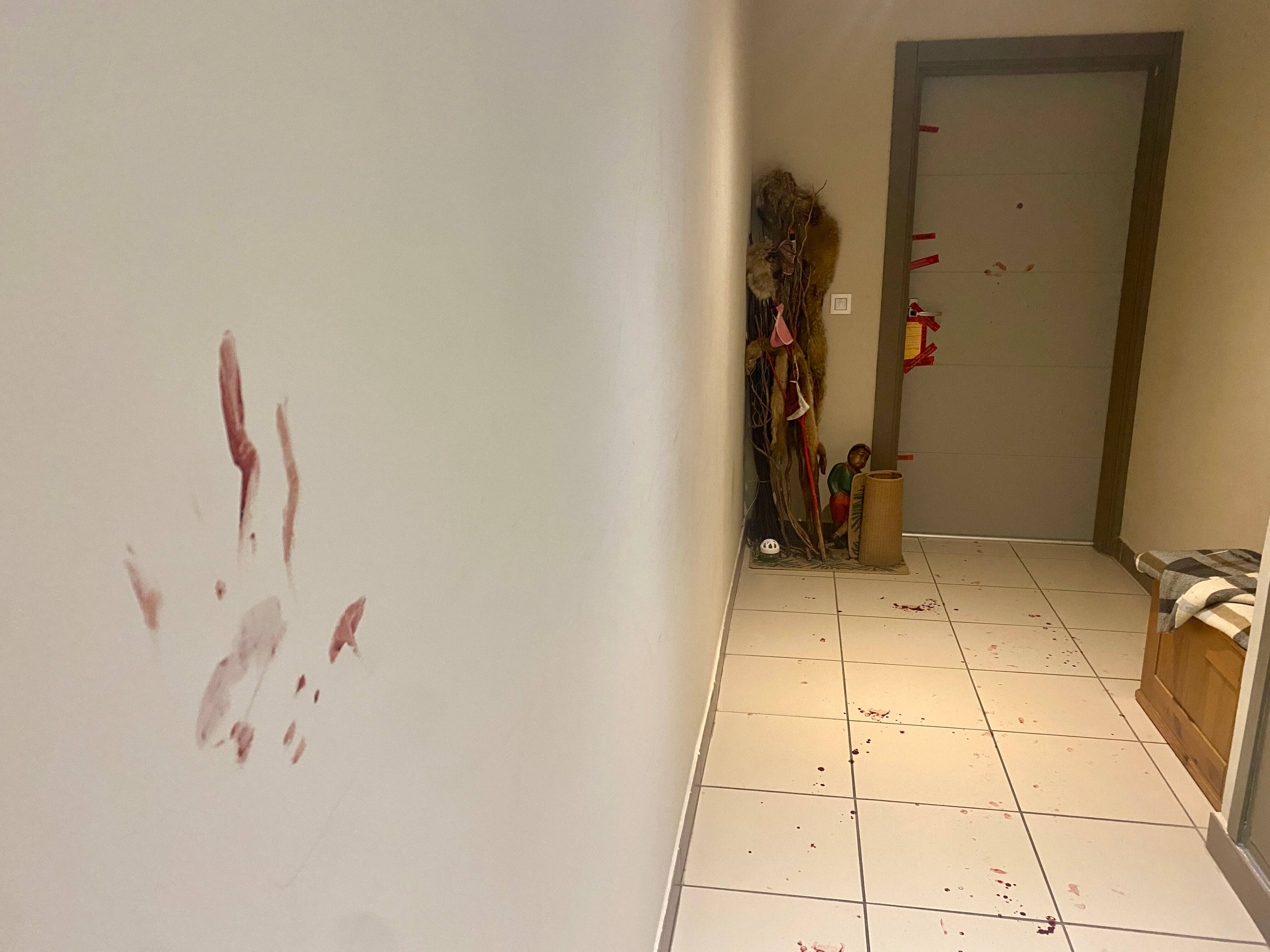 "Elle tapait à toutes les portes en hurlant à l'aide": une femme en garde à vue, on fait le point après le meurtre à l'arme blanche d'un trentenaire dans les Alpes-Maritimes
