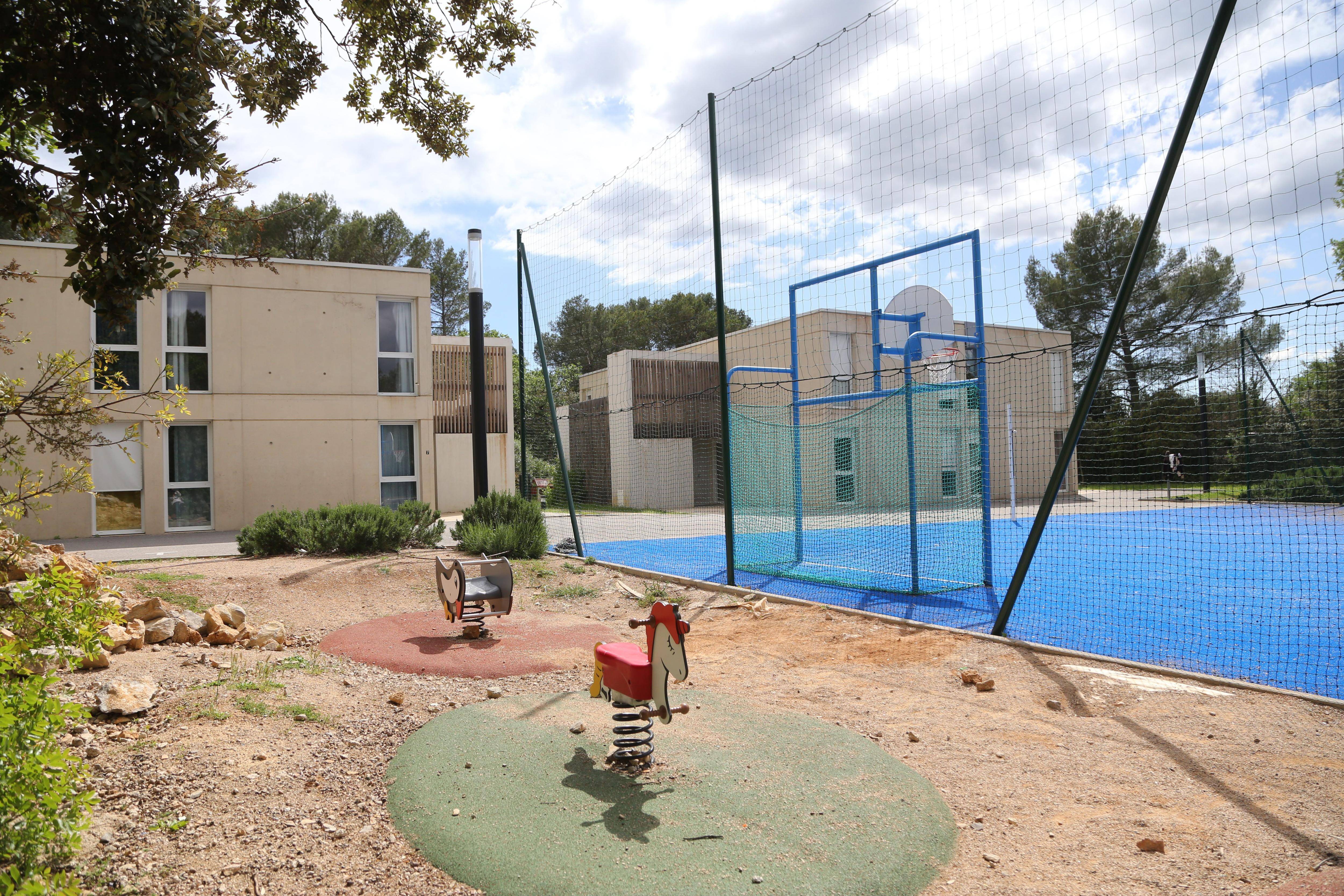 "C'est un vrai sens à donner à sa vie": éducateur familial, une vie professionnelle à part dans ce village du Var