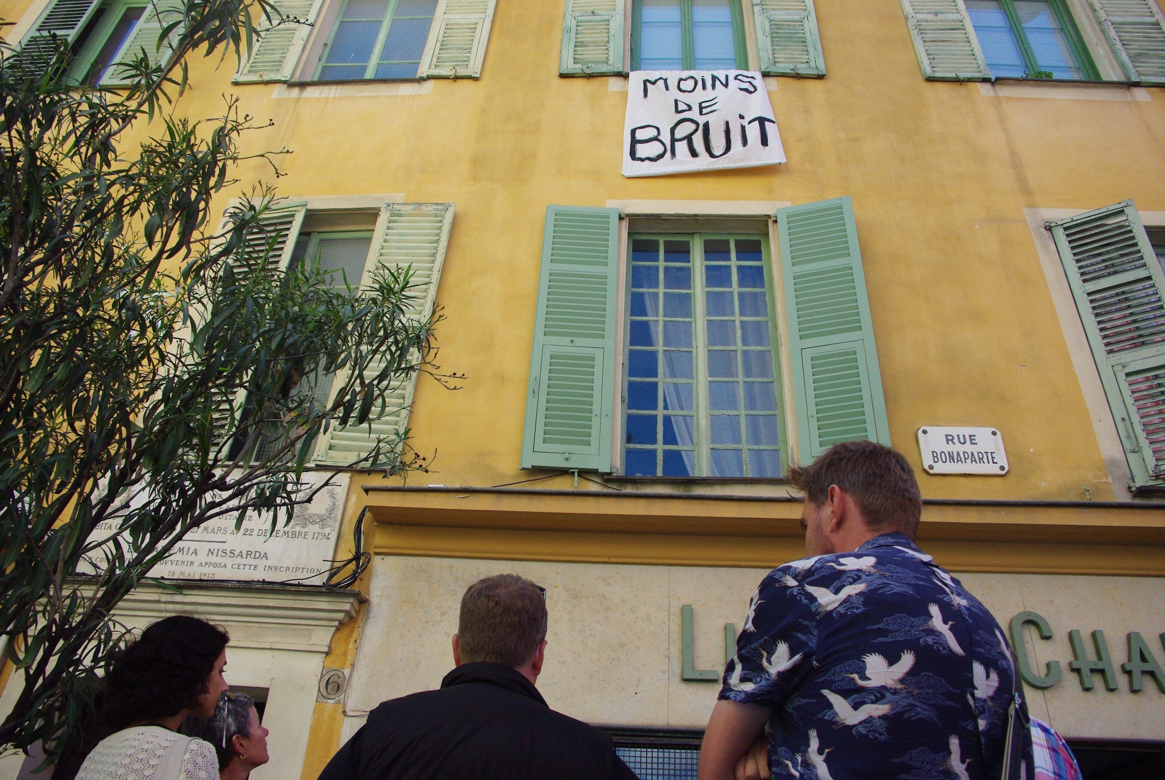 "C'est sept jours sur sept": ils n'en peuvent plus du bruit, les habitants de la rue Bonaparte et de la place du Pin se rebiffent à Nice