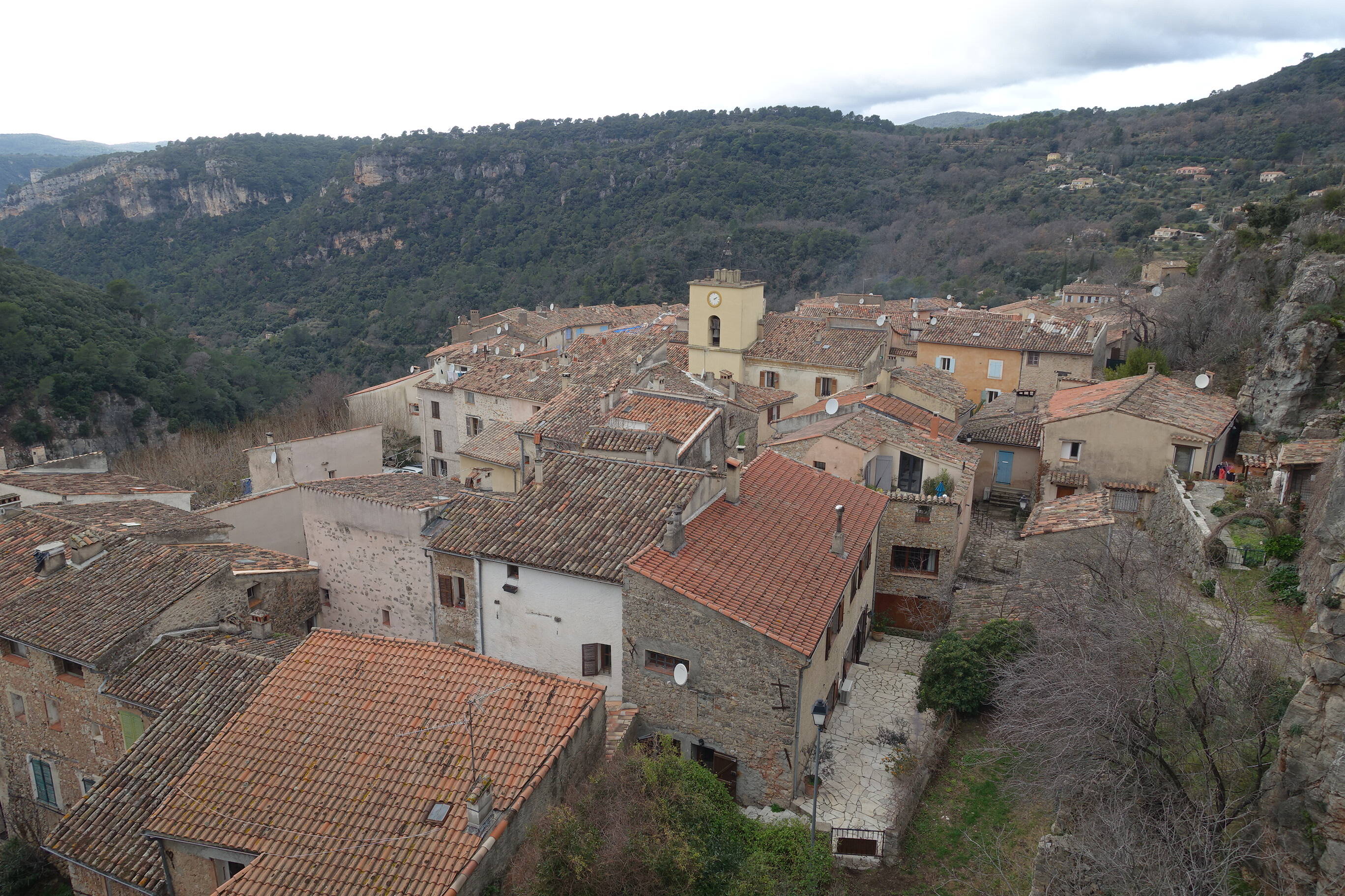Sur les routes du Var: Châteaudouble, une commune solidaire et ouverte sur le monde