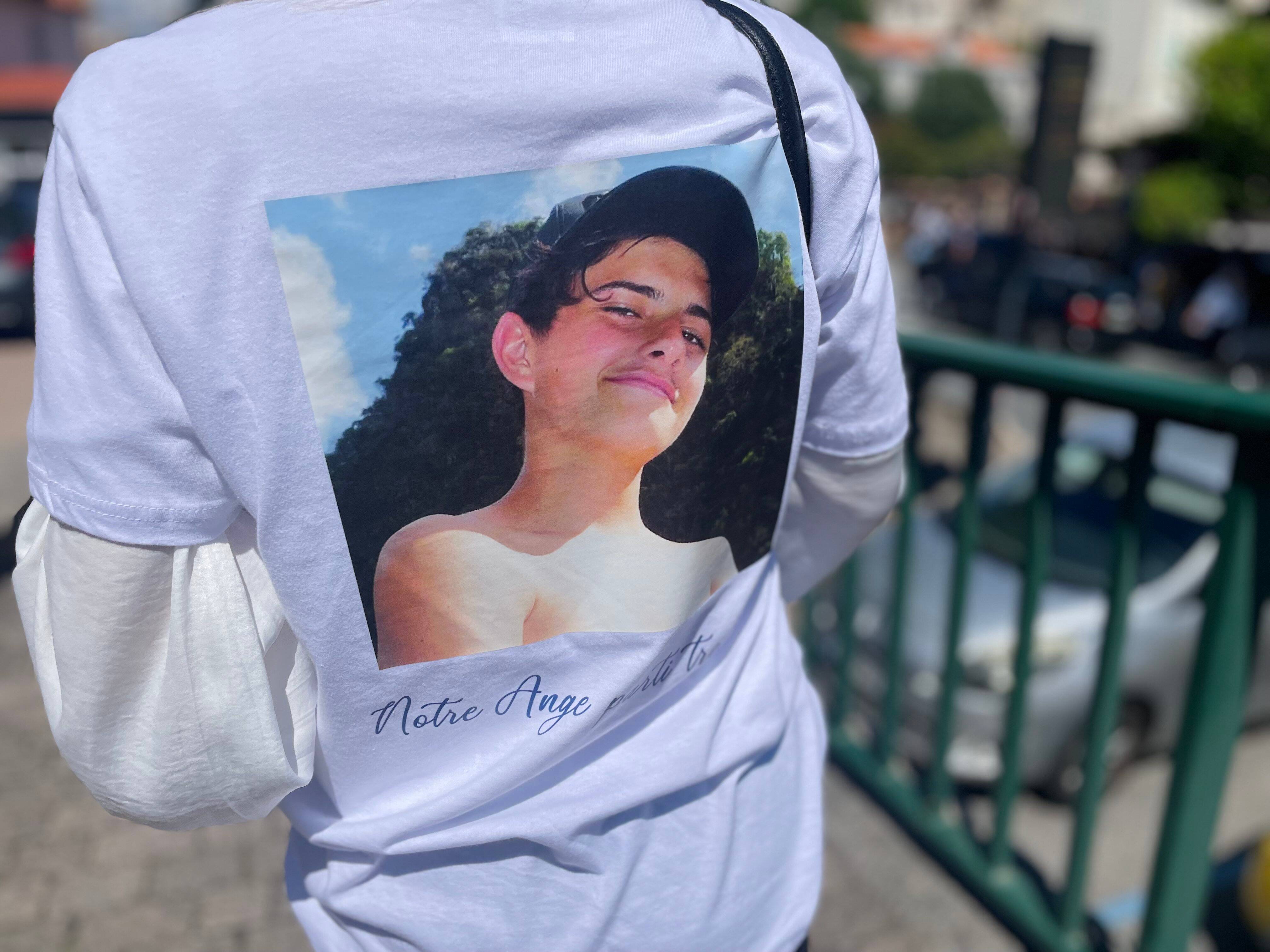 Un "ange parti trop tôt": une foule solidaire dit au revoir à Lorenzo à Gattières