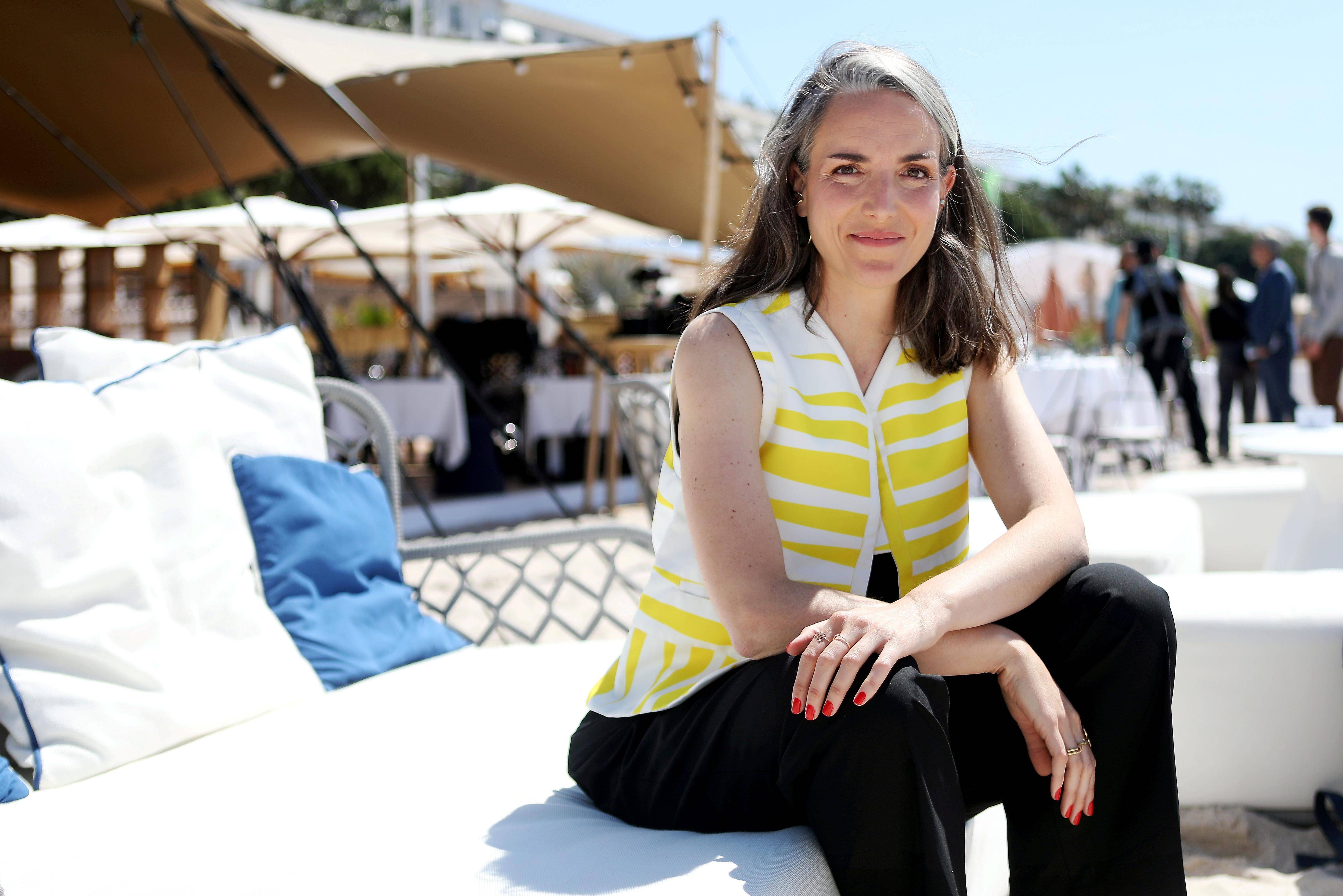 78e Festival de Cannes: son "film en chansons" sort ce mercredi et ravira les fans de karaoké, Amélie Bonnin nous parle de "Partir un jour"