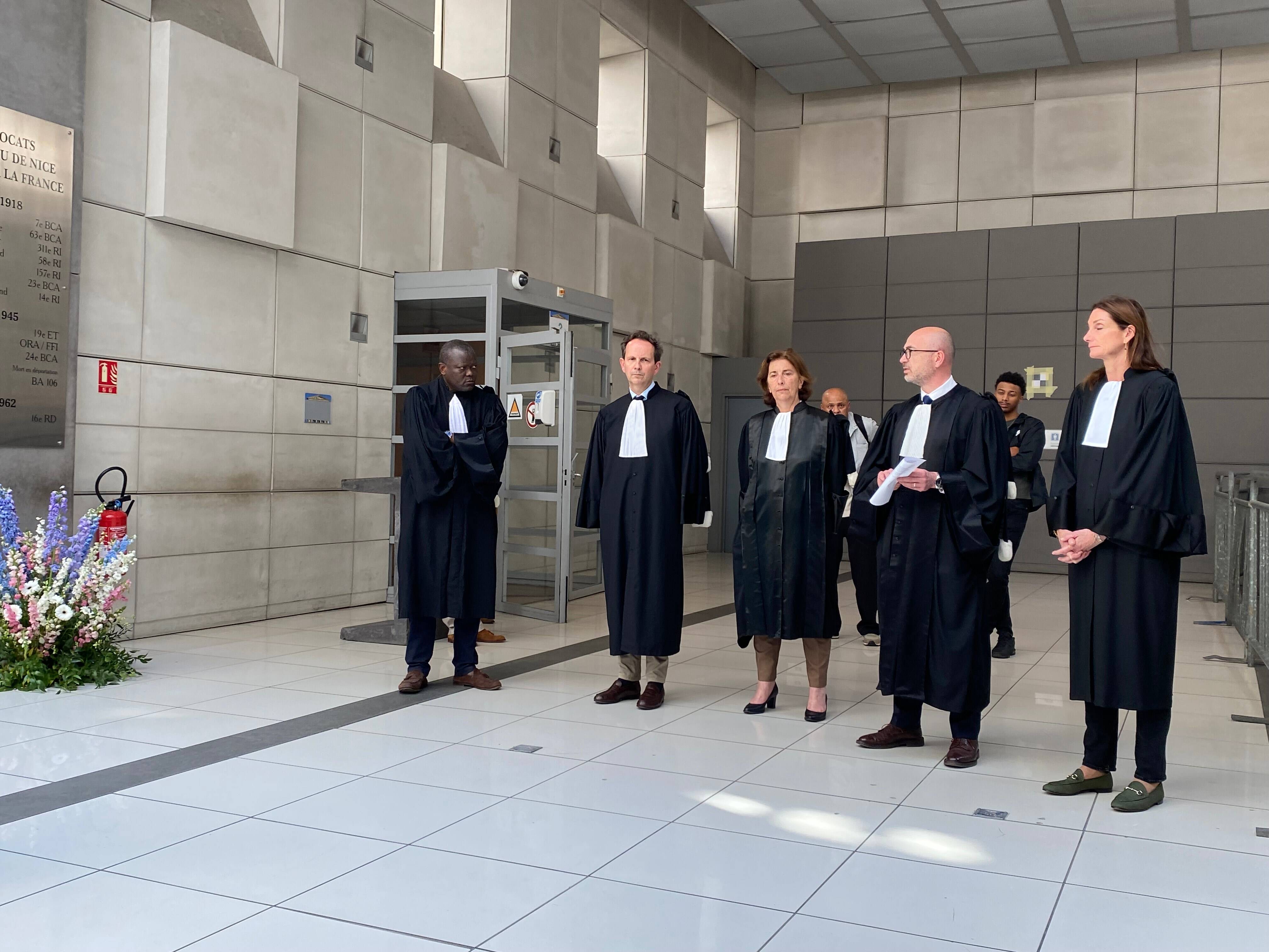 Attaque sanglante du péage d’Incarville il y a un an: le tribunal de Nice se recueille