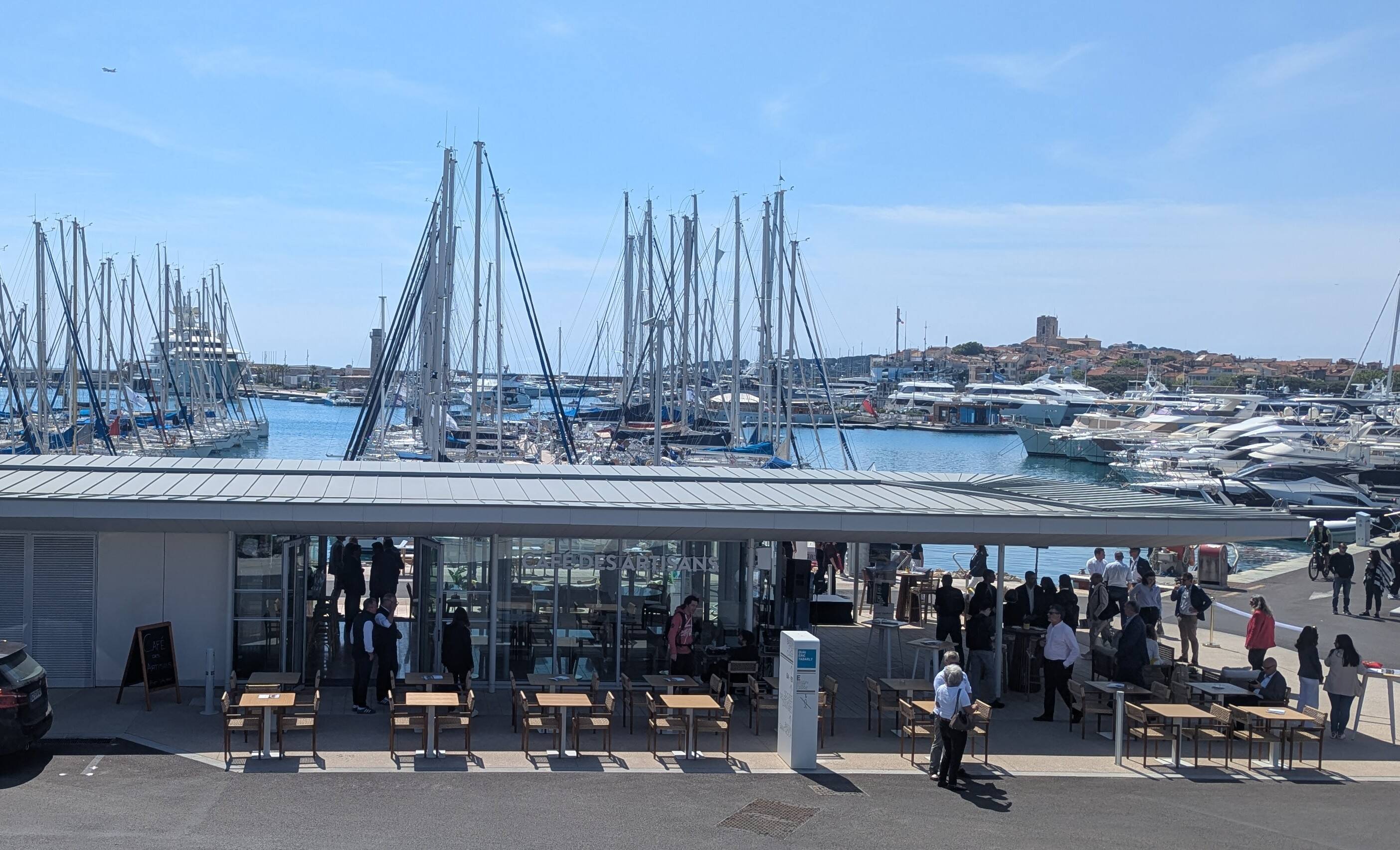 Le port Vauban d'Antibes se dote d'un village des artisans, "un super outil" pour "devenir la capitale du yachting en Méditerranée"